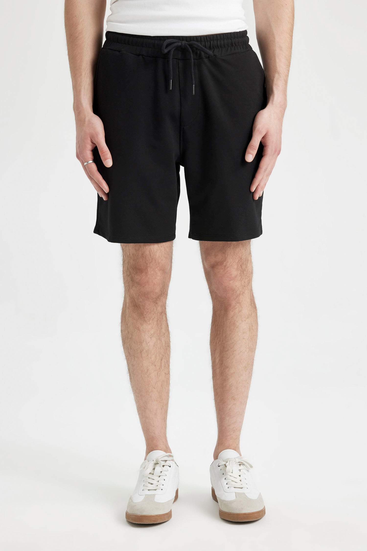 شورت سليم فيت برجل عادي