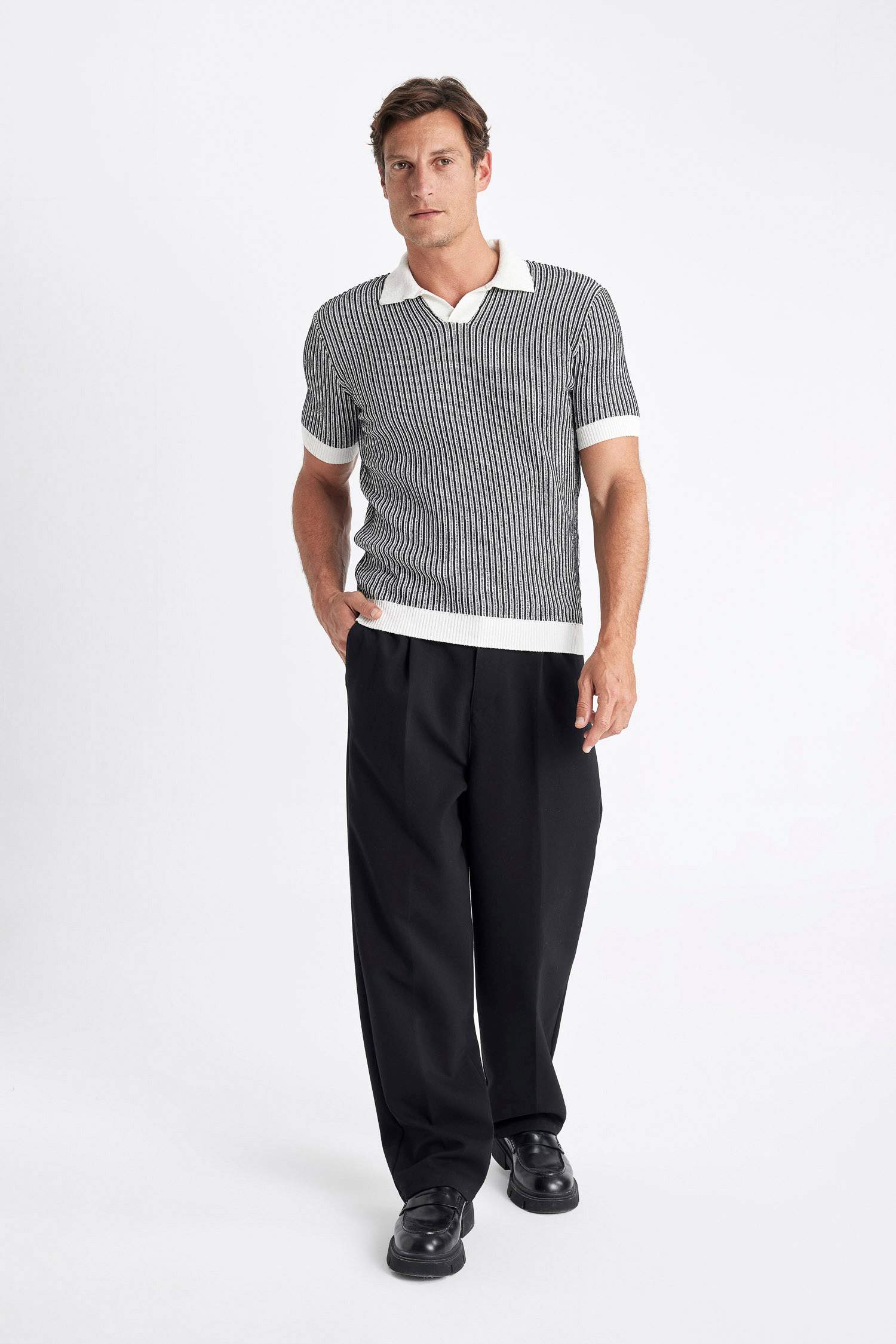 Standart Fit Normal Kesim Polo Yaka Çizgili Kısa Kollu Triko Tişört