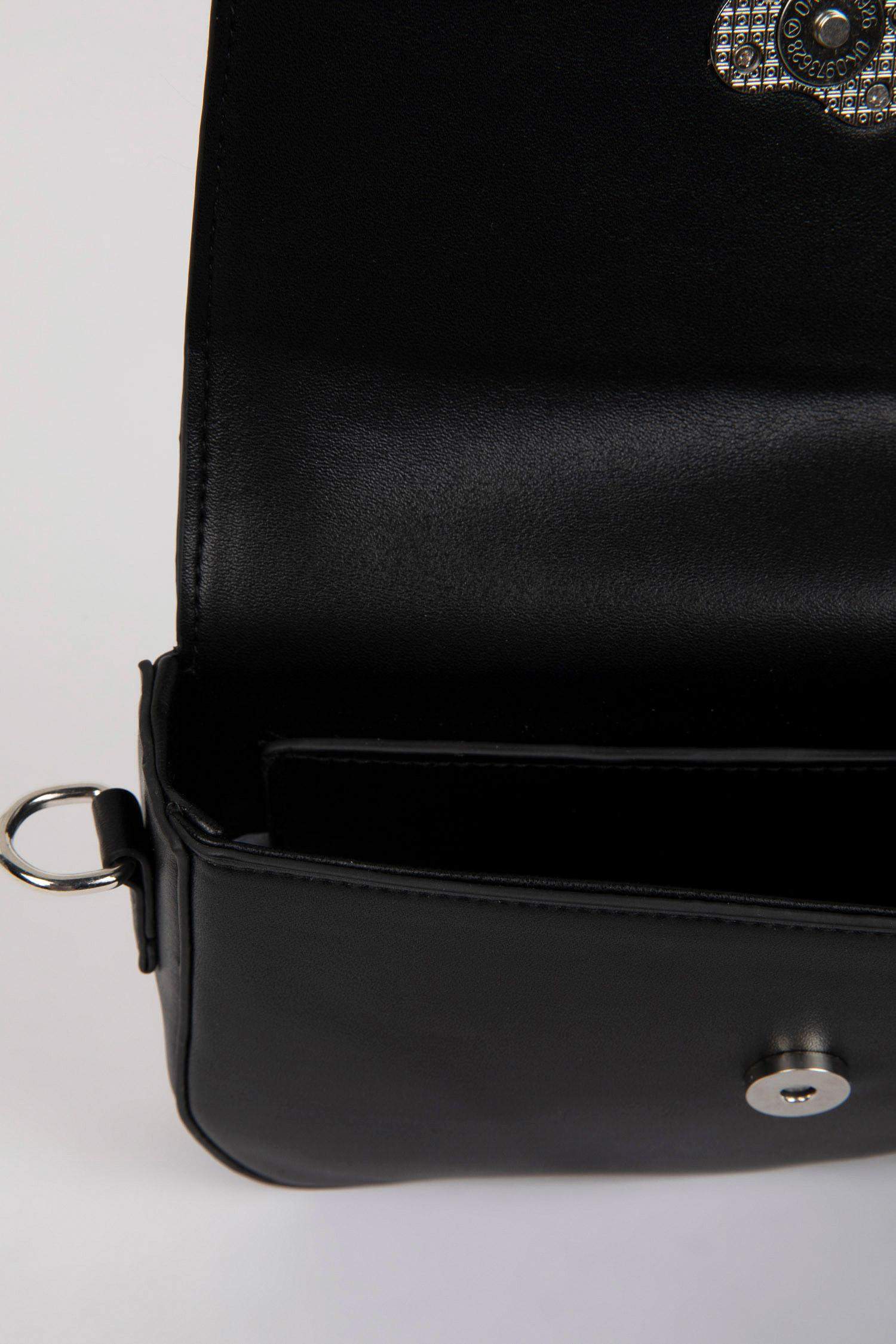 شنطة كتف حريمي جلد صناعي بمشبك على شكل قلب