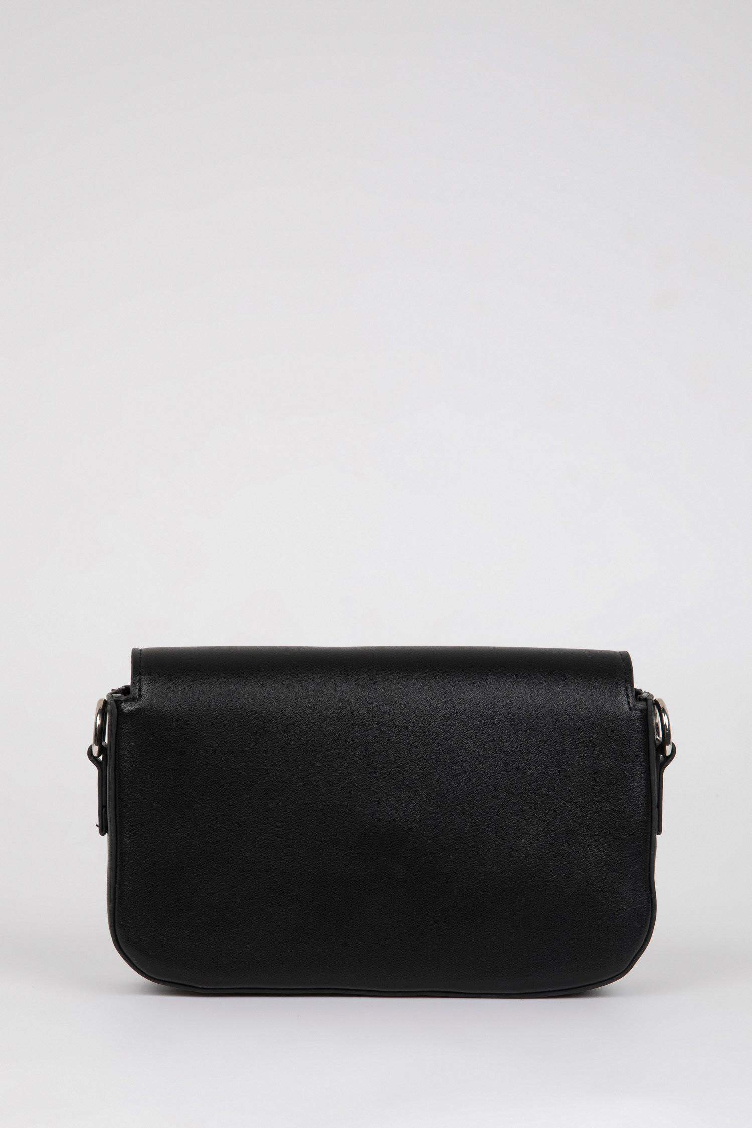 شنطة كتف حريمي جلد صناعي بمشبك على شكل قلب