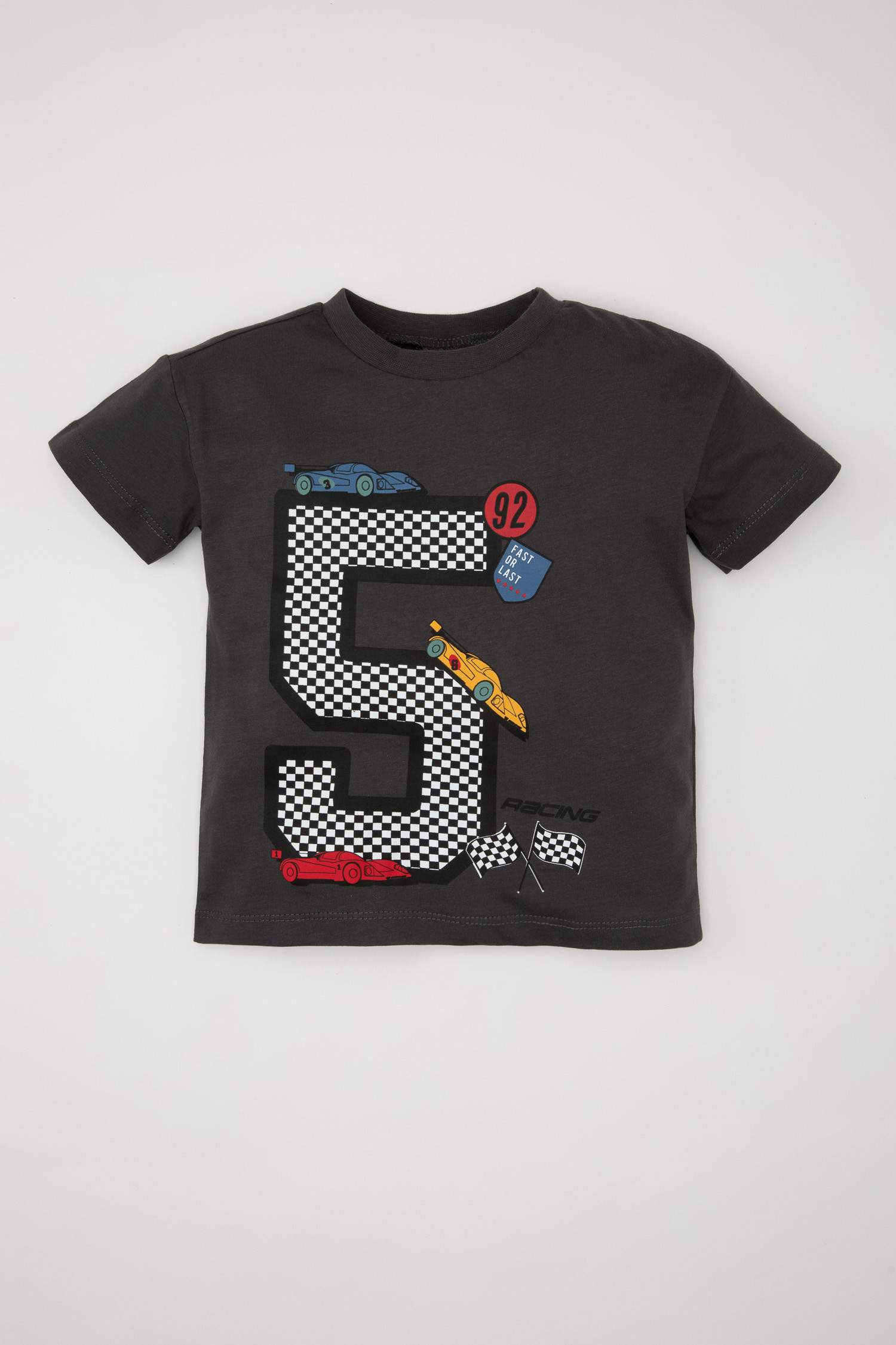 تيشيرت ولادي نص ردن قصة عادية برسمة سيارة