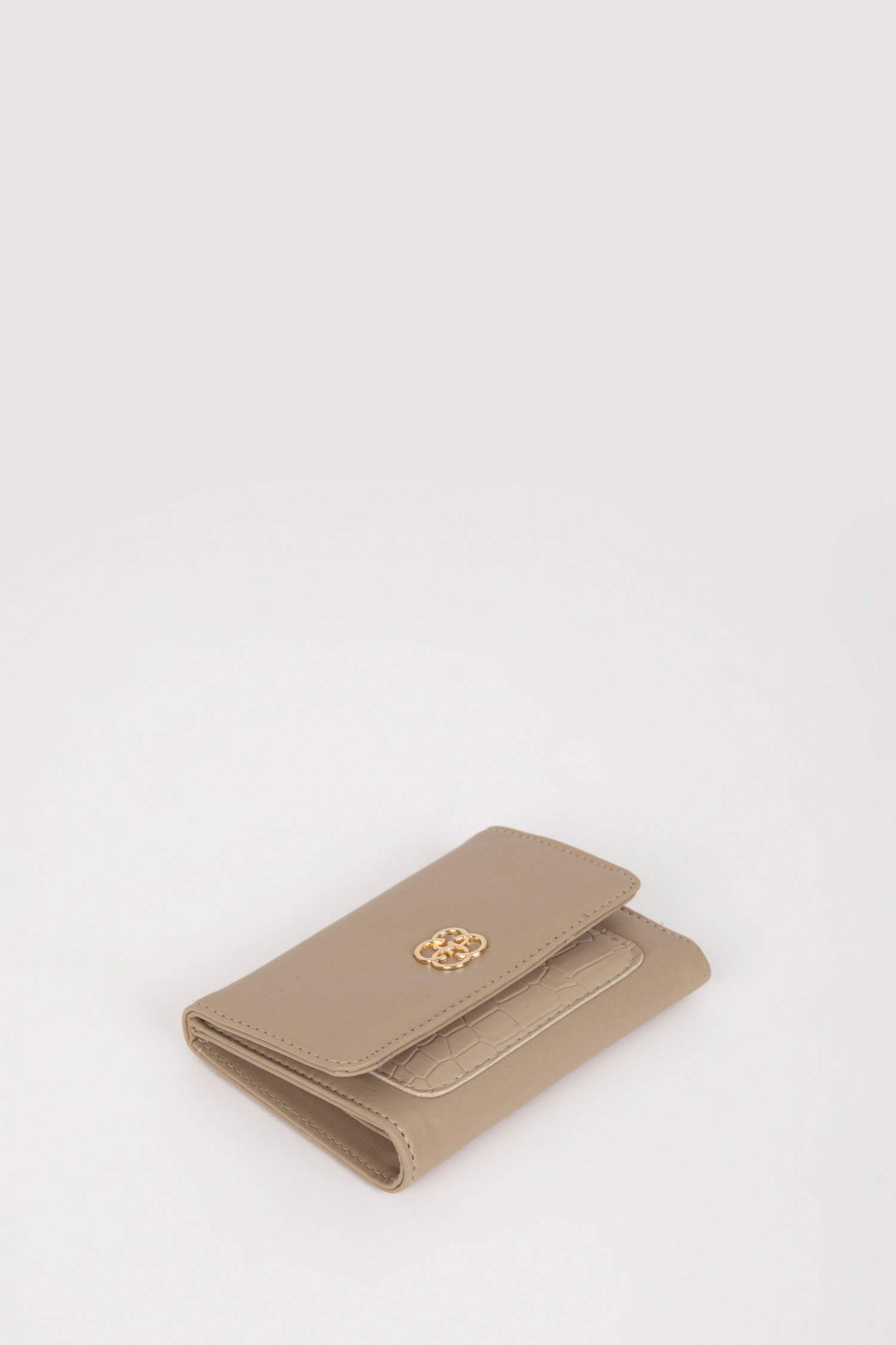 Kadın Toka Detaylı Kroko Desenli Suni Deri Cüzdan