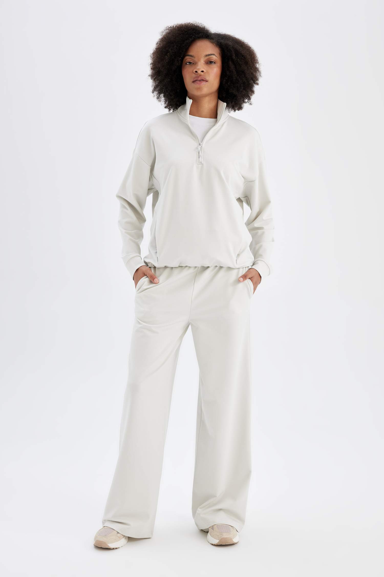 سويت شيرت رياضي قصة فضفاضة بياقة عالية