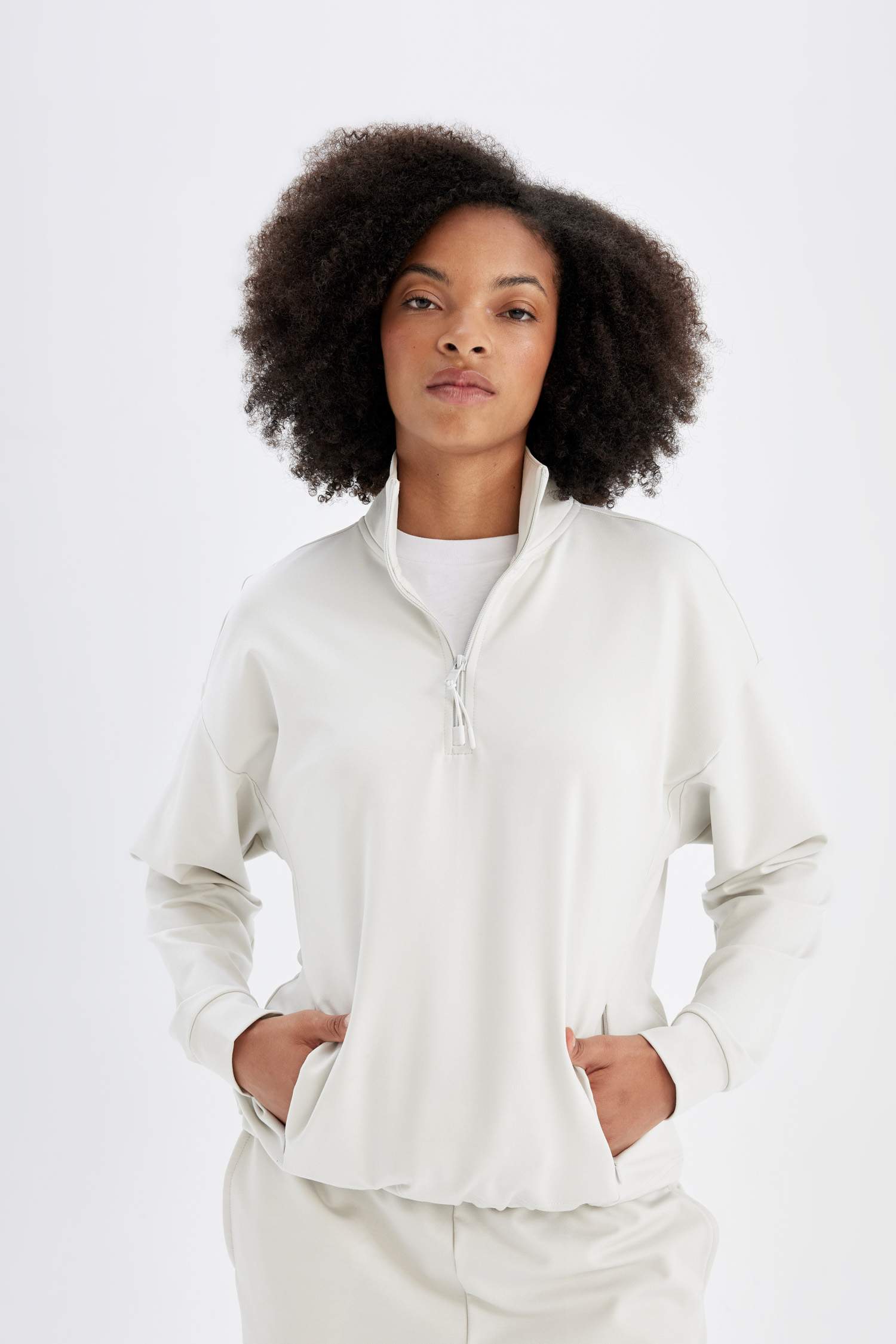 سويت شيرت رياضي قصة فضفاضة بياقة عالية