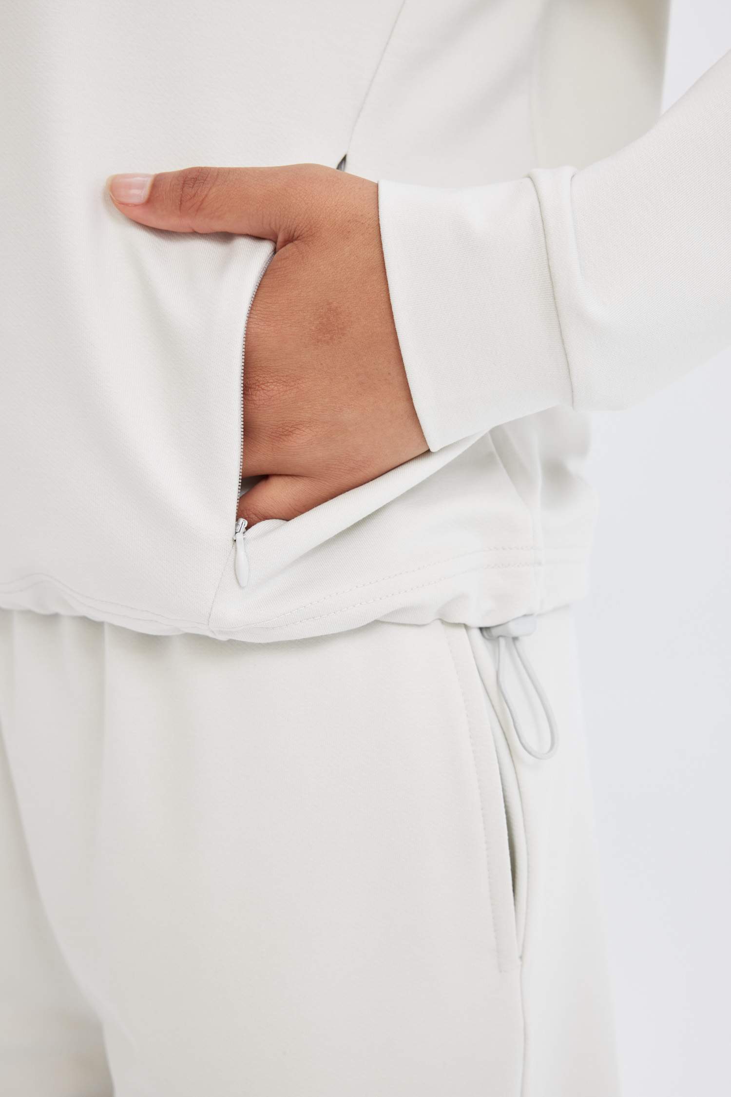 سويت شيرت رياضي قصة فضفاضة بياقة عالية