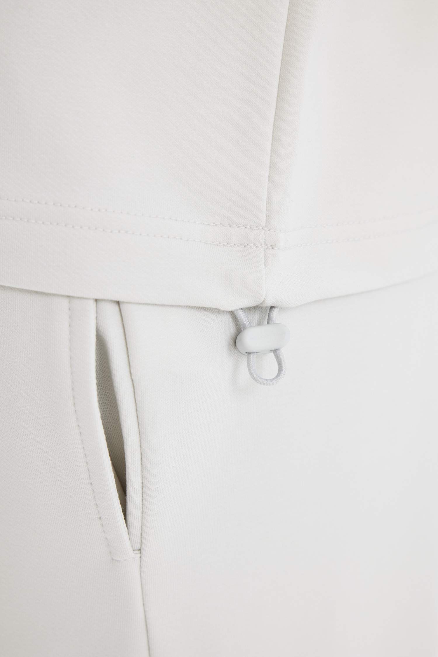 سويت شيرت رياضي قصة فضفاضة بياقة عالية