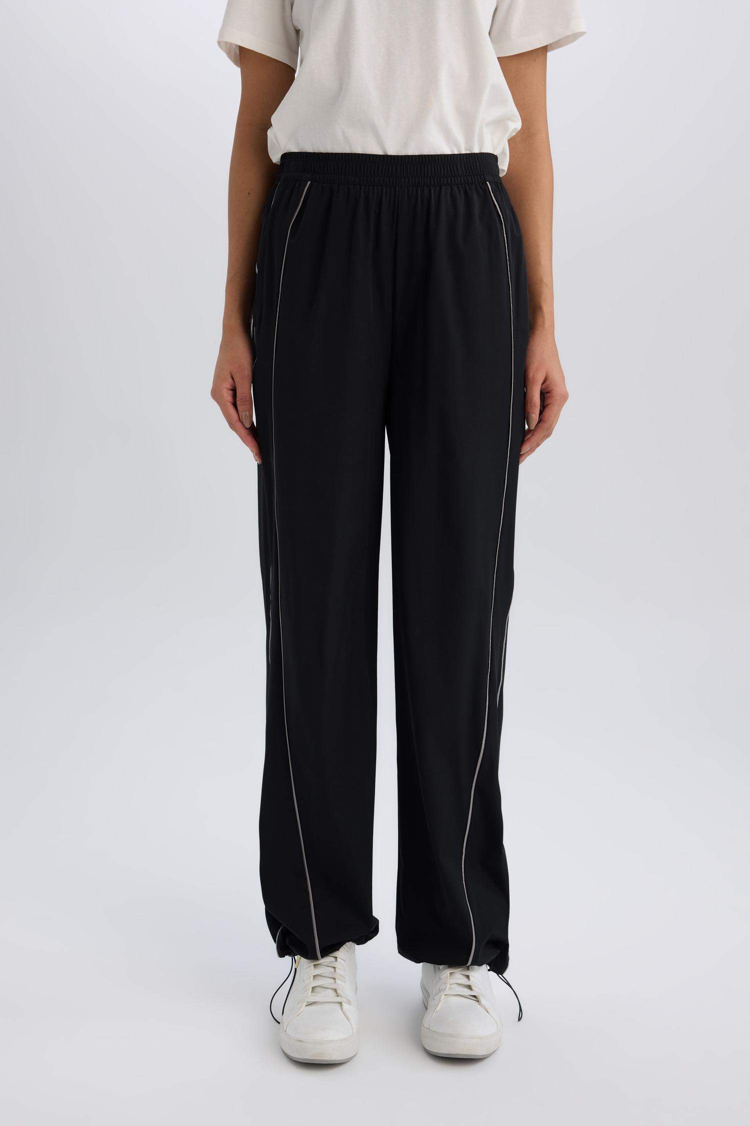 Wide Leg Geniş Paça Paçası Ayarlanabilir Cepli Sporcu Dokuma Pantolon