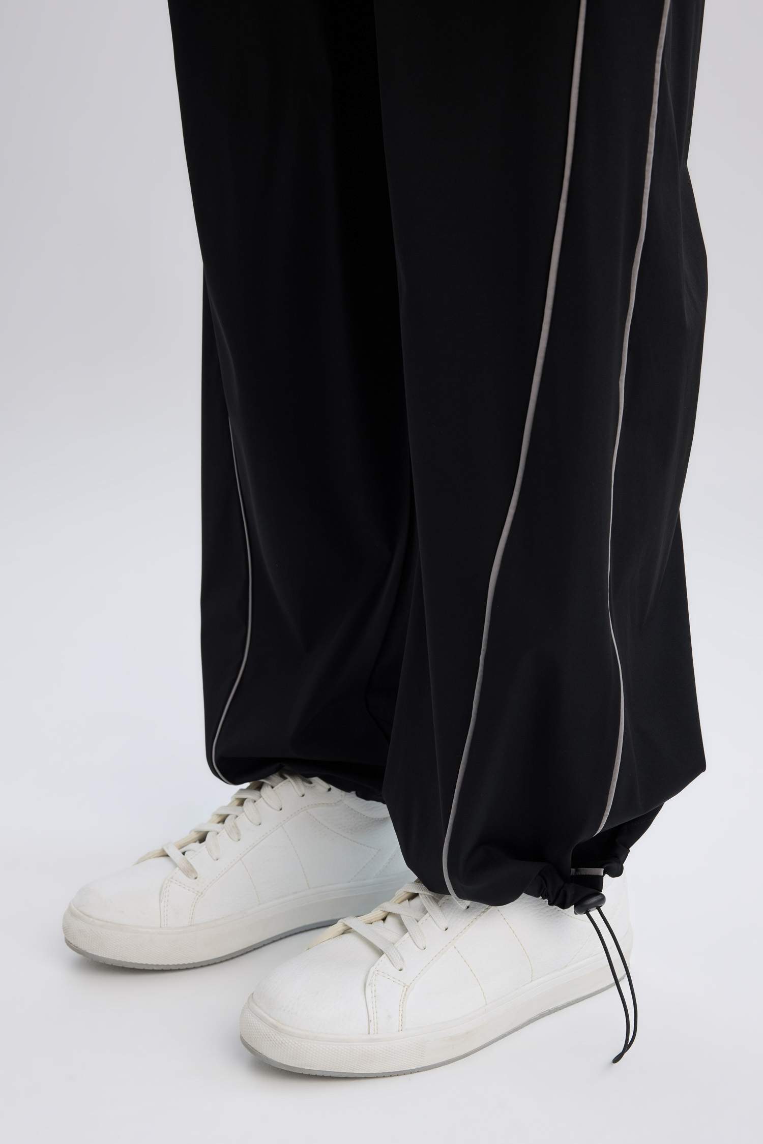 Wide Leg Geniş Paça Paçası Ayarlanabilir Cepli Sporcu Dokuma Pantolon