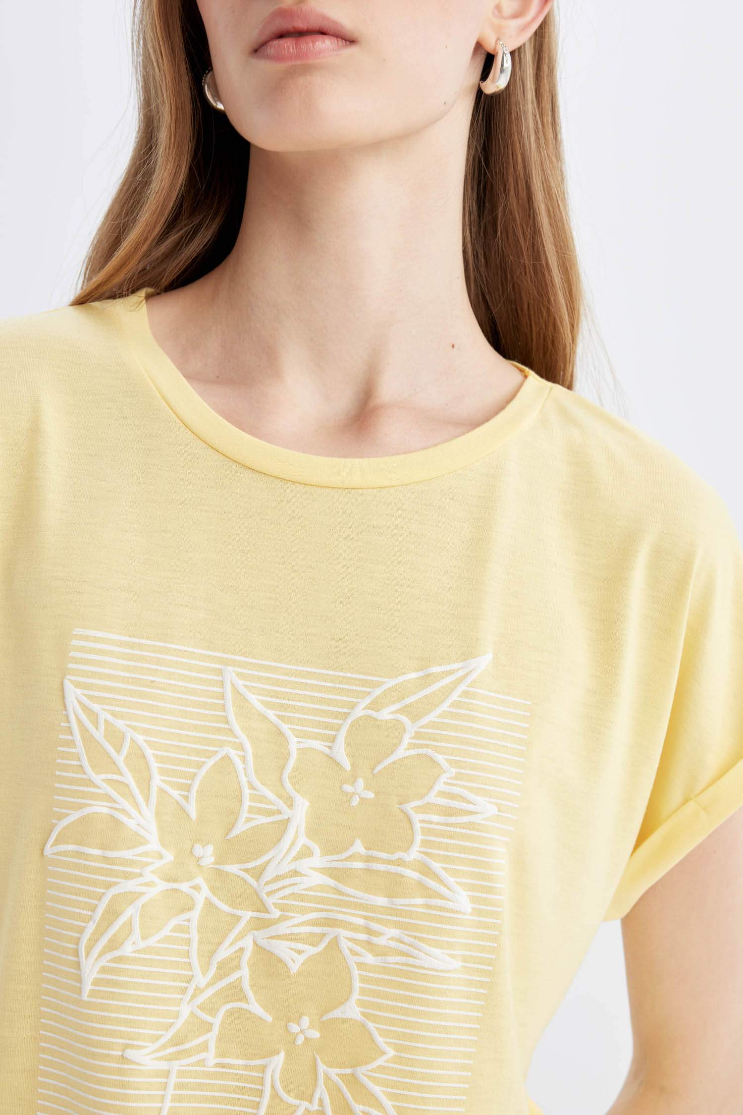 Футболка с круглым вырезом