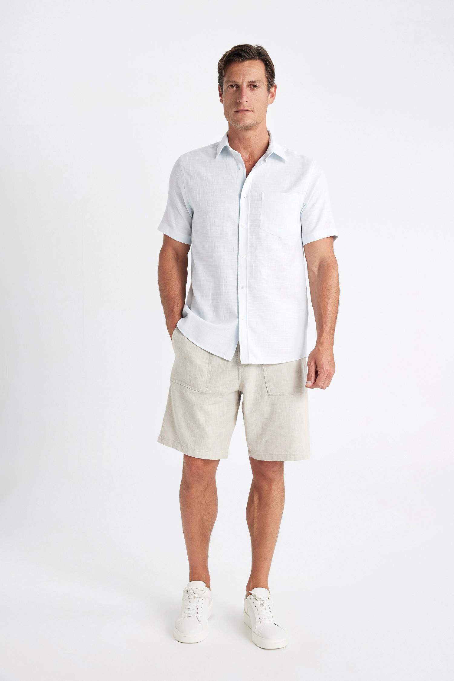 قميص نص كم محكم قصة عادية