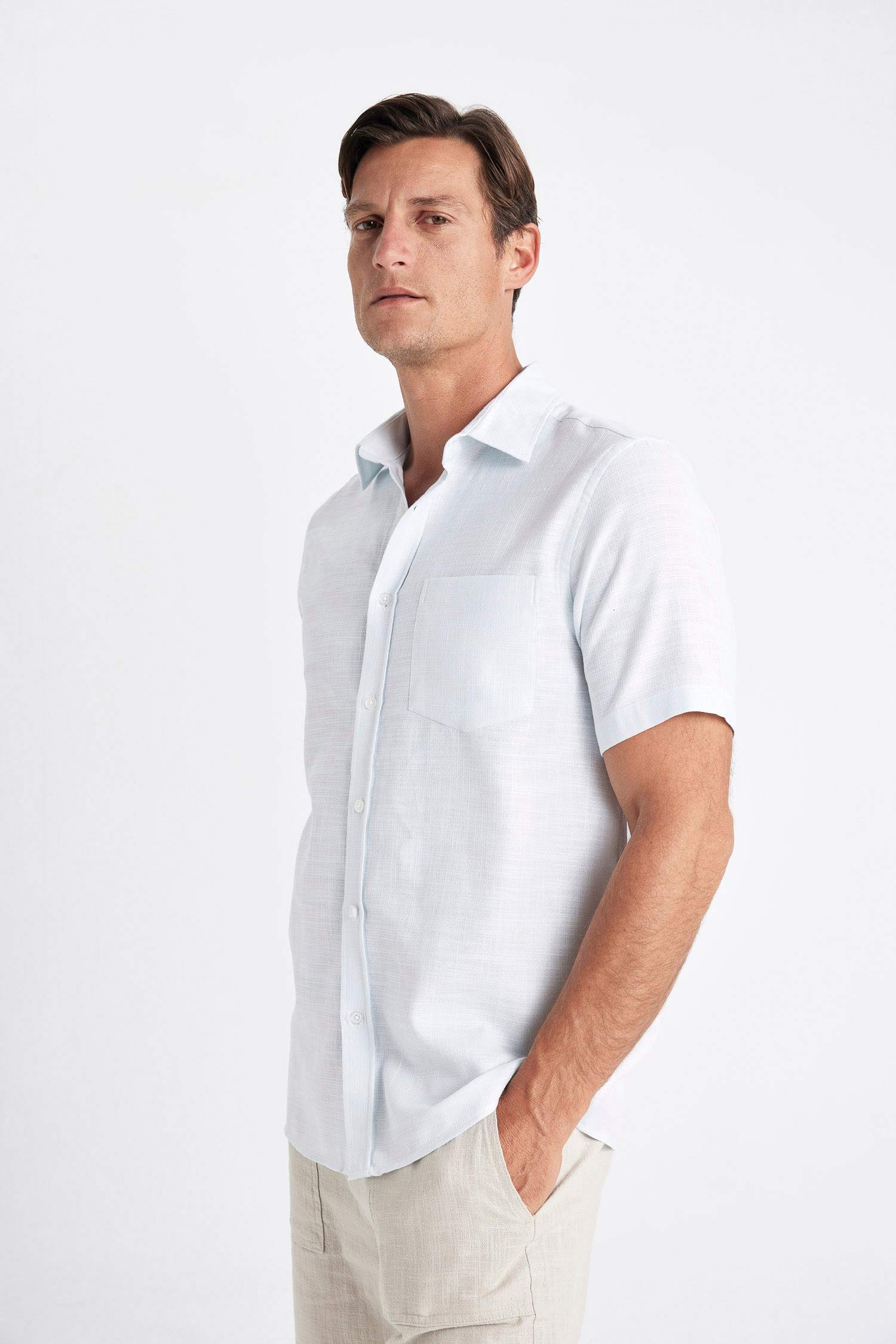 قميص نص كم محكم قصة عادية