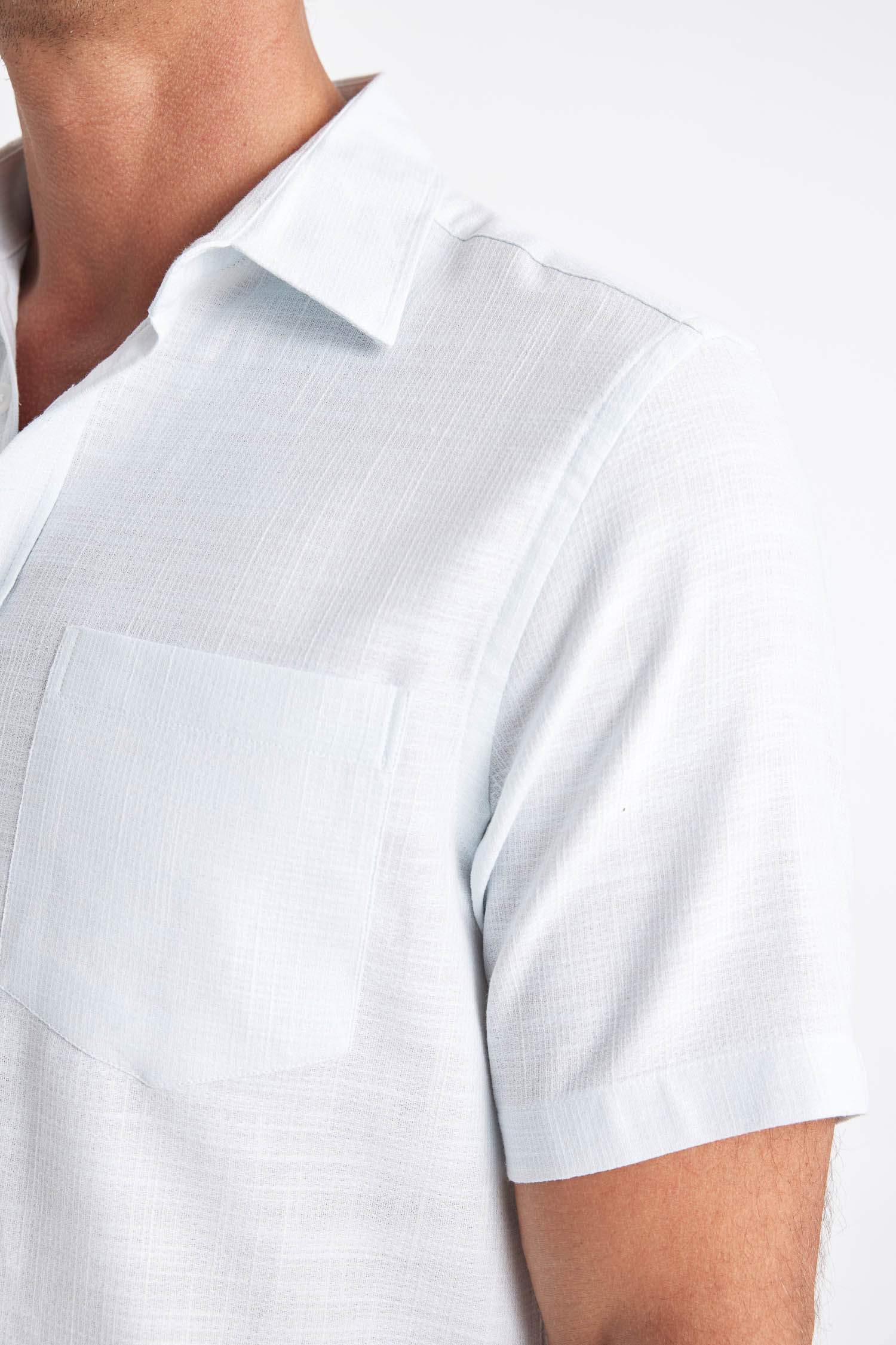 قميص نص كم محكم قصة عادية