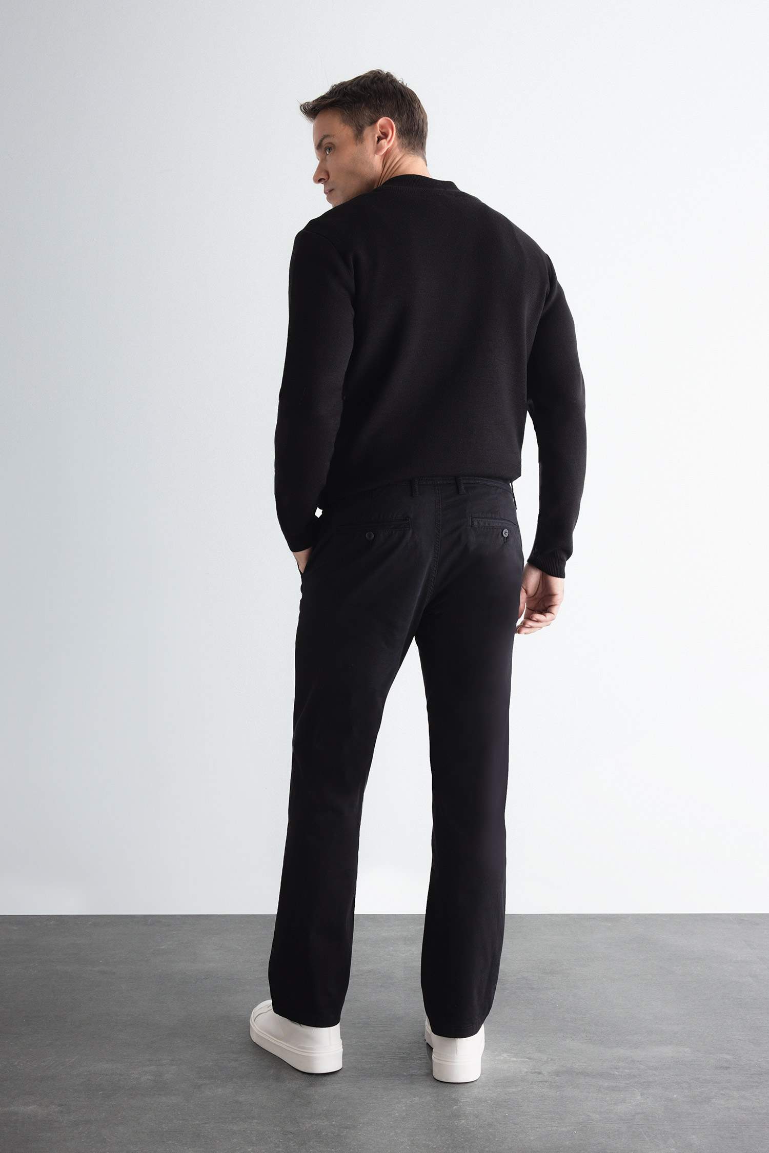 Брюки чиносы стандартного кроя из хлопка для мужчин