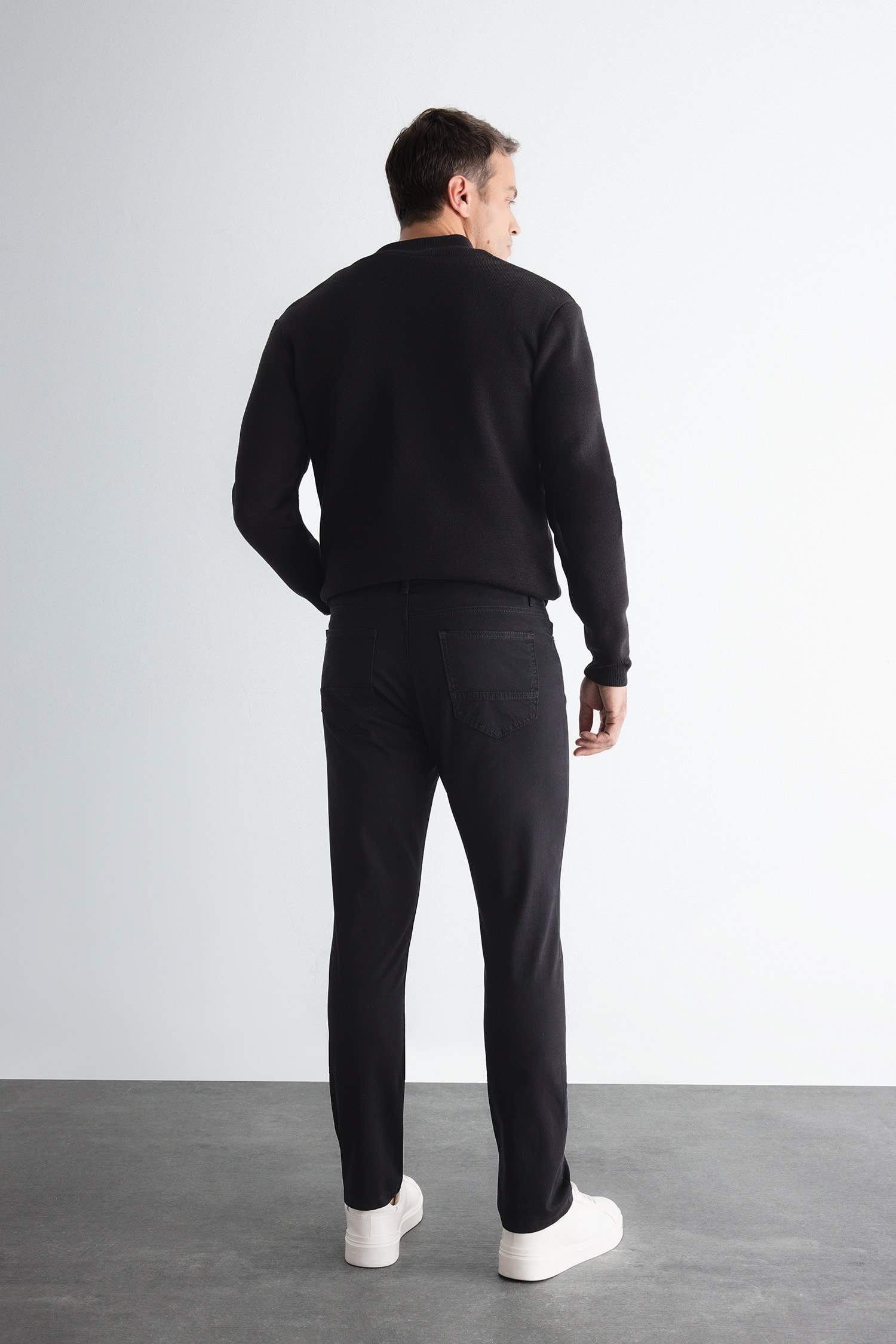 سروال تشينو برجل ضيق