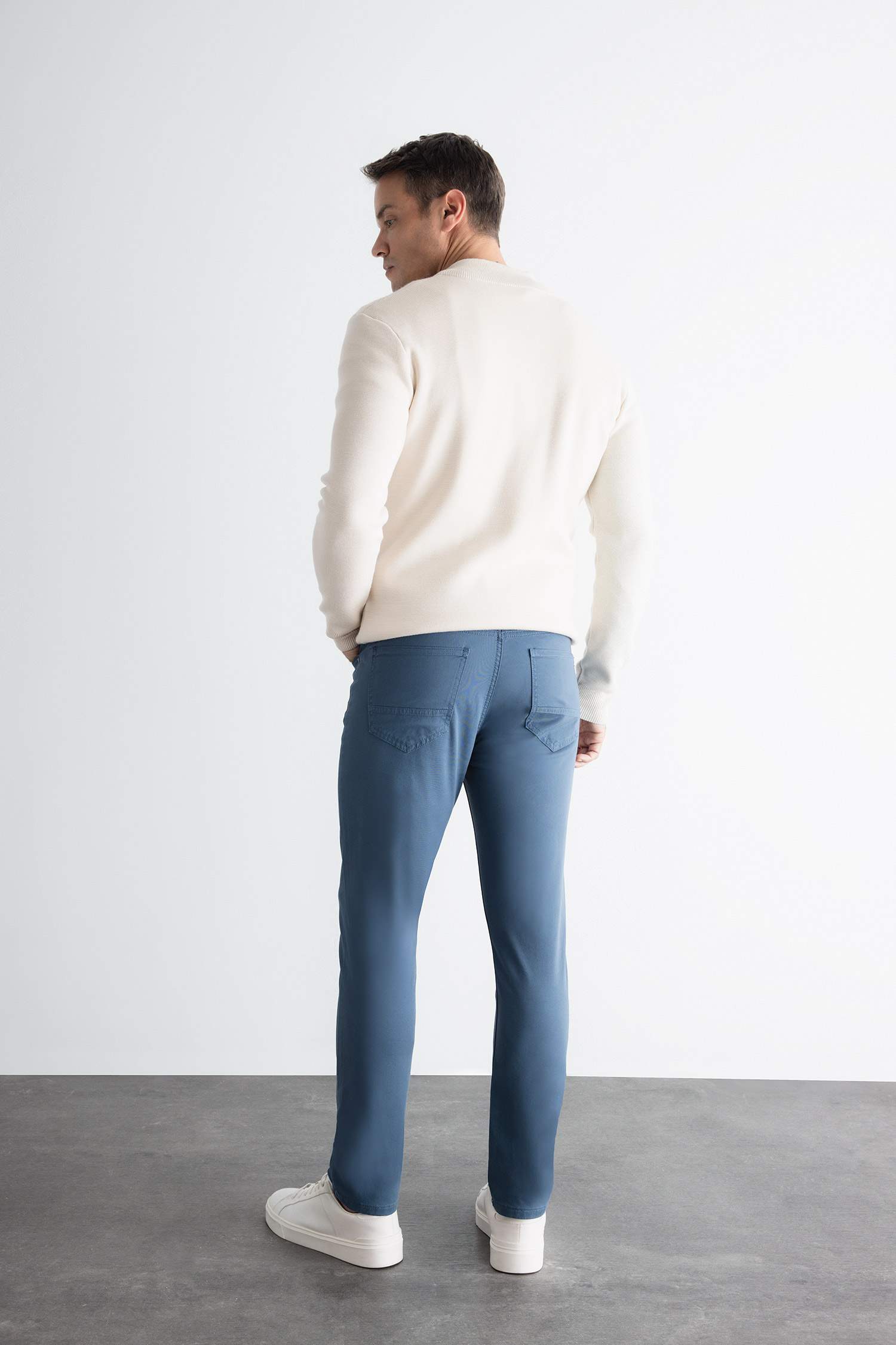 Брюки чиносы узкого уроя