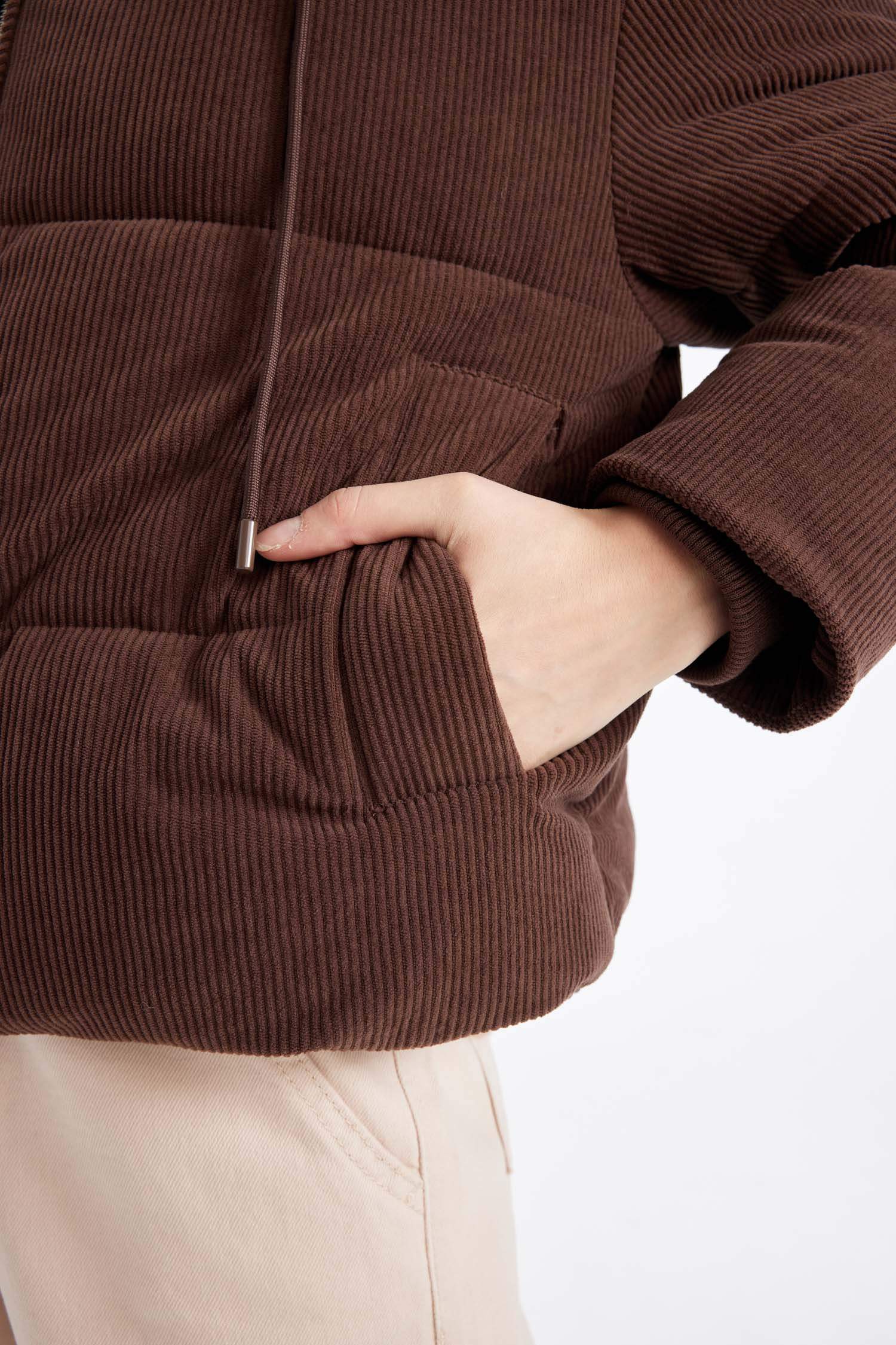 Kadife Şişme Mont Kapüşonlu Fermuarlı Cepli