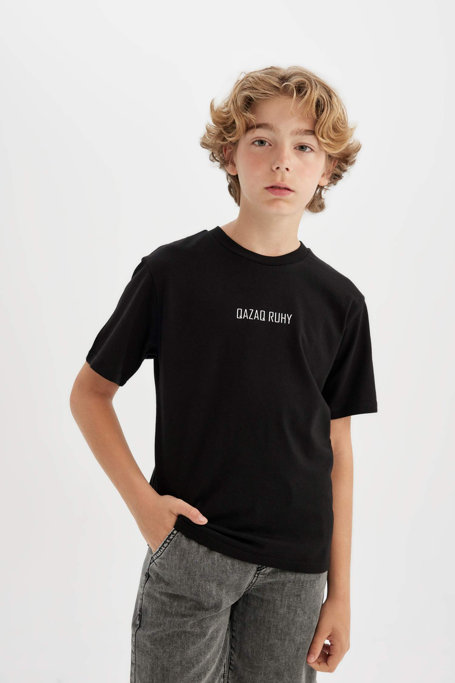 تيشيرت ولادي نص كم قصة عادية برقبة مستديرة