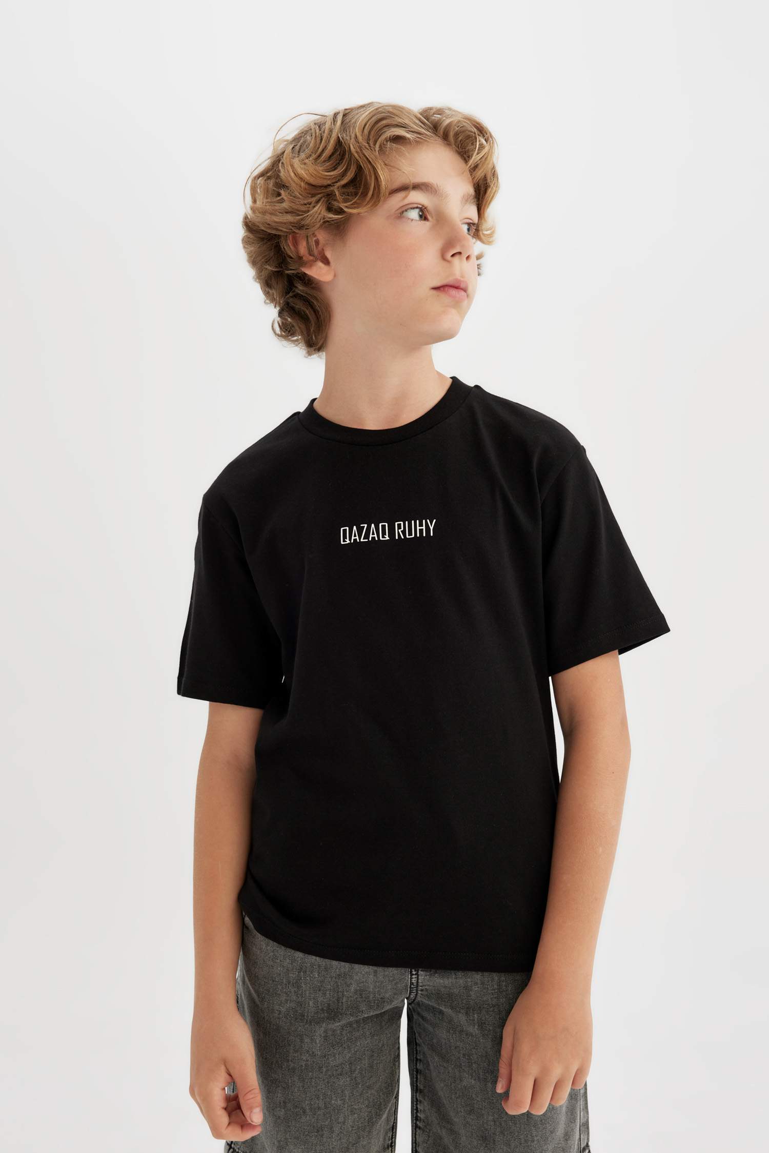 تيشيرت ولادي نص كم قصة عادية برقبة مستديرة