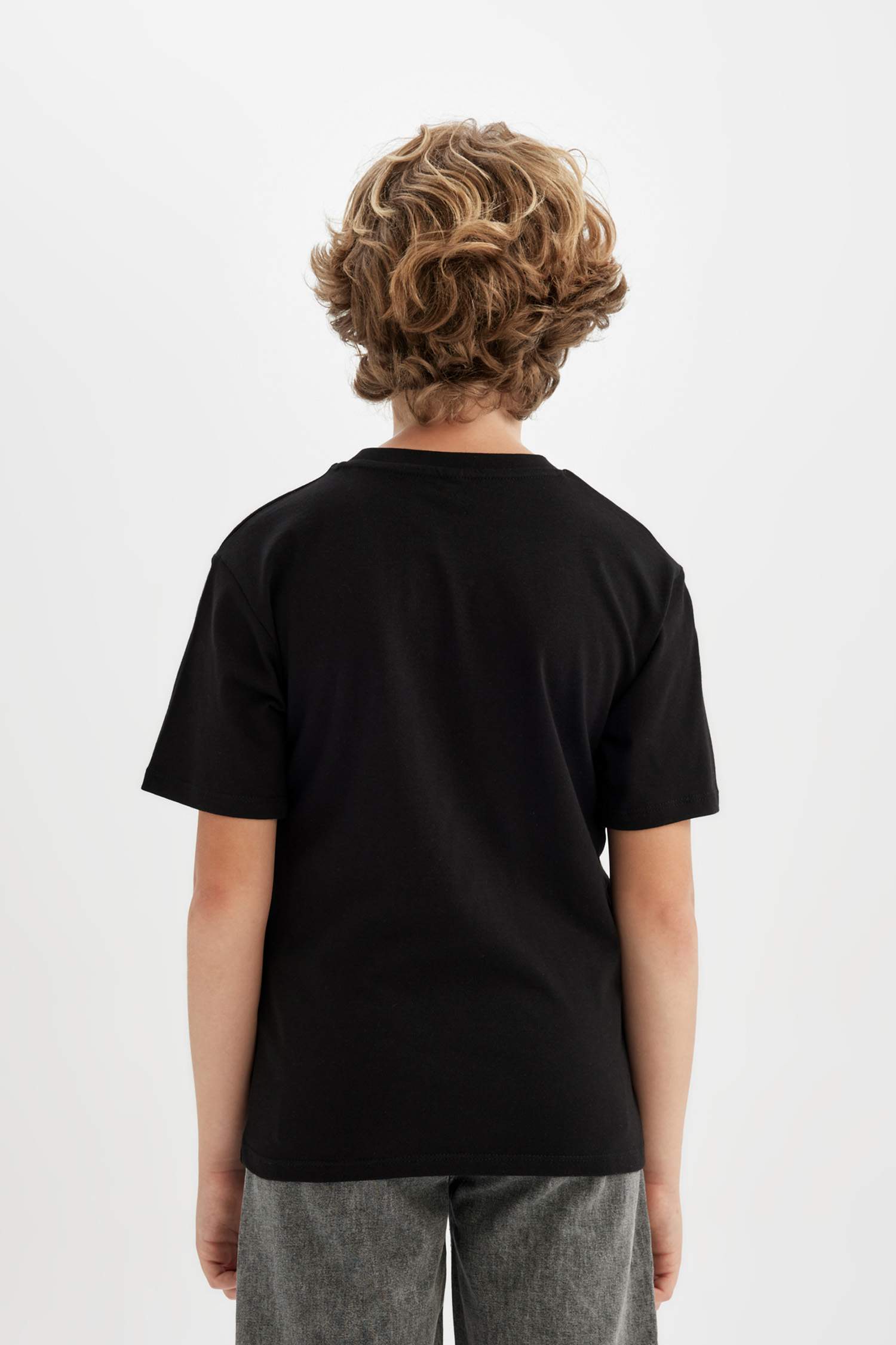 تيشيرت ولادي نص كم قصة عادية برقبة مستديرة