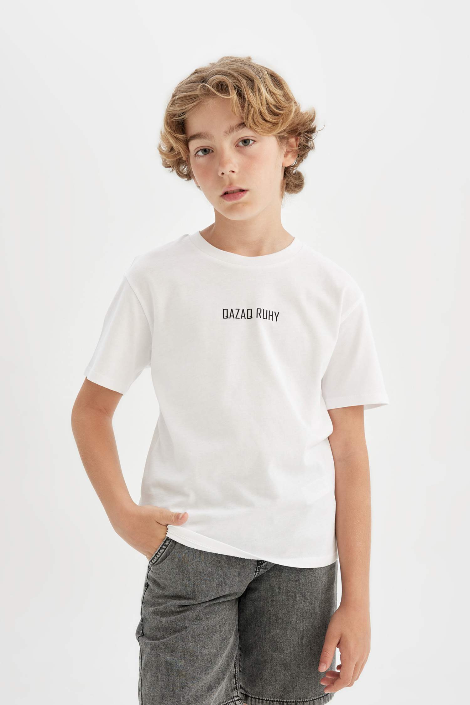 تيشيرت ولادي نص كم قصة عادية برقبة مستديرة