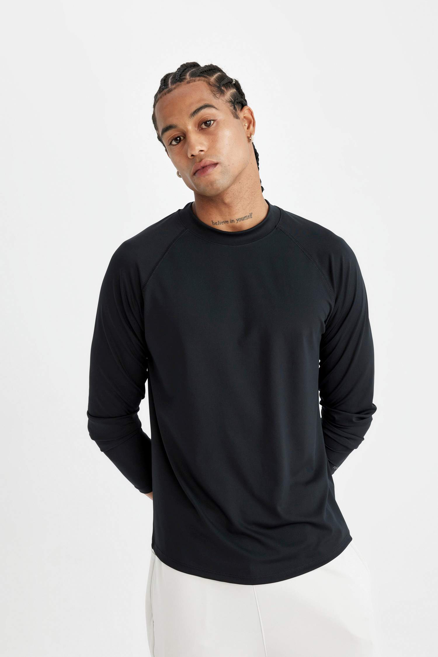 Slim Fit Dar Kesim Dik Yaka Baskılı Uzun Kollu Sporcu Tişört