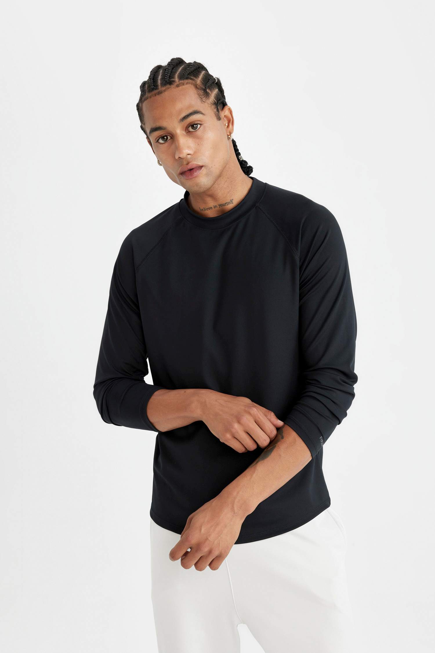 Slim Fit Dar Kesim Dik Yaka Baskılı Uzun Kollu Sporcu Tişört