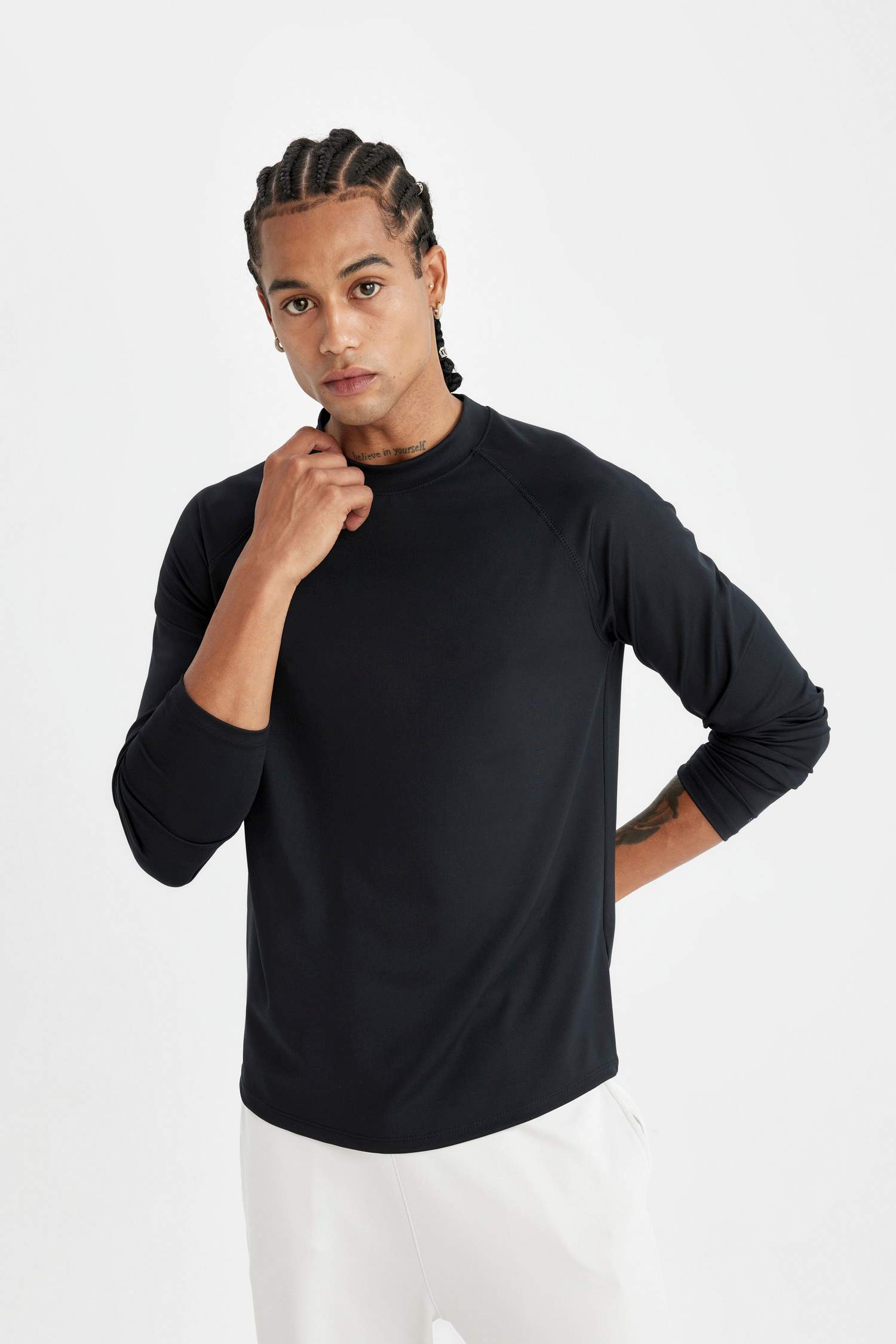 Slim Fit Dar Kesim Dik Yaka Baskılı Uzun Kollu Sporcu Tişört