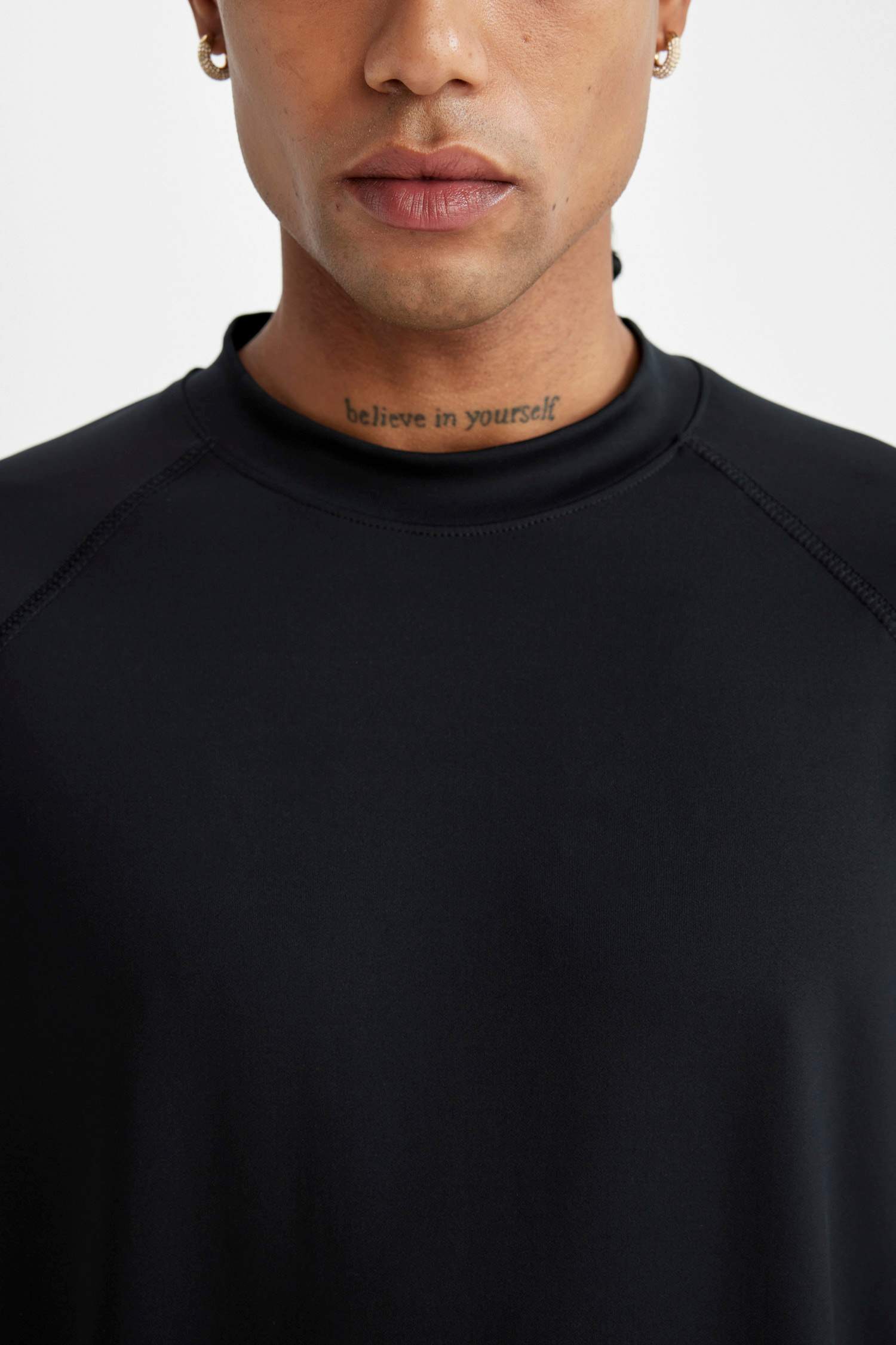 Slim Fit Dar Kesim Dik Yaka Baskılı Uzun Kollu Sporcu Tişört