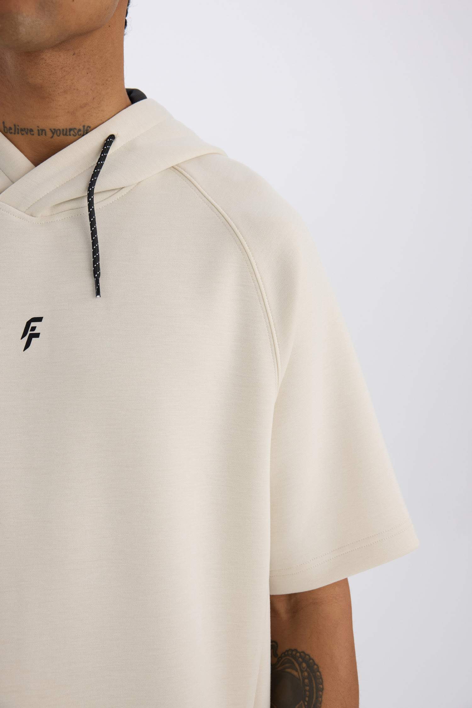 Standart Fit Kapüşonlu Sporcu Kısa Kollu Skuba Dalgıç Kumaş Tişört