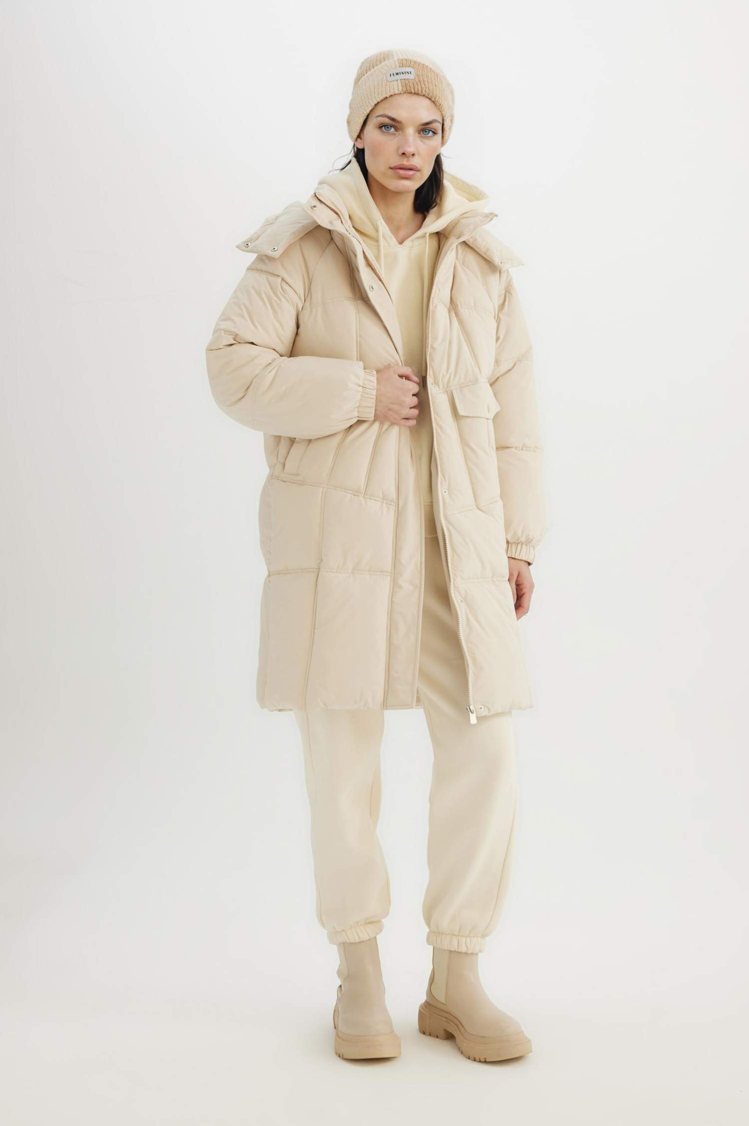 Su Geçirmez Uzun Şişme Mont Kapüşonlu Kapitoneli Fermuarlı Çıtçıtlı Cepli