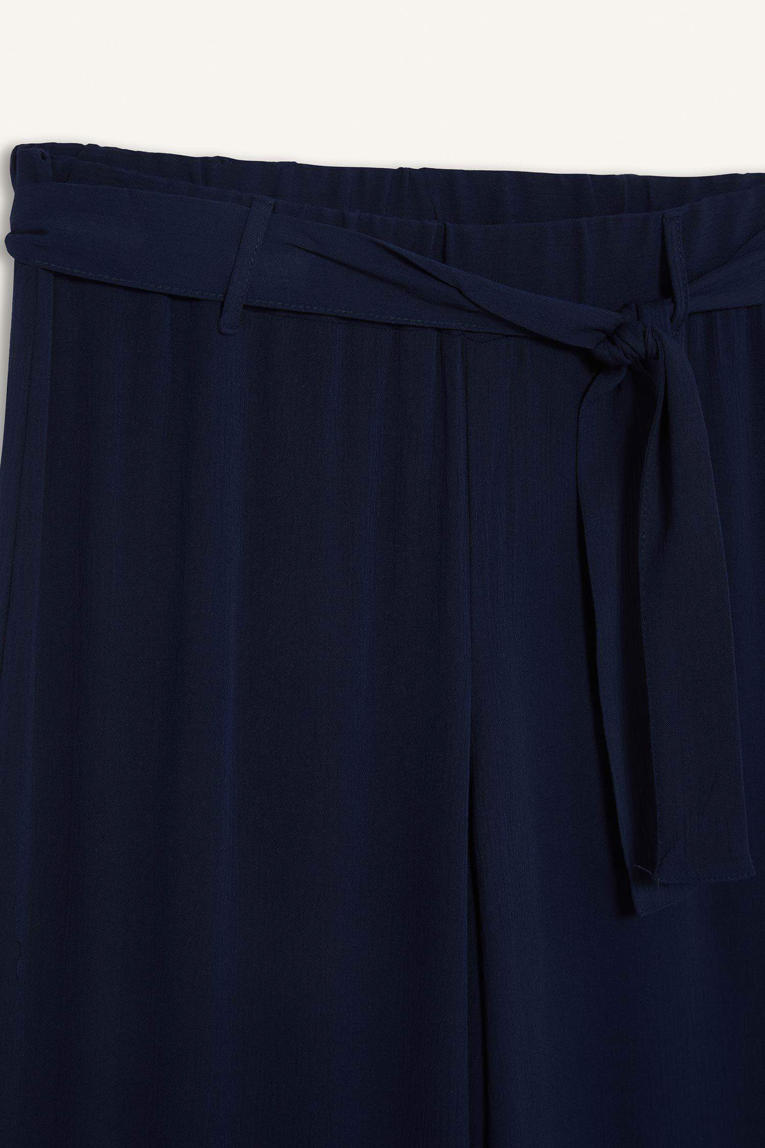 بنطلون كابري كولوت فيت برجل واسع بجيب