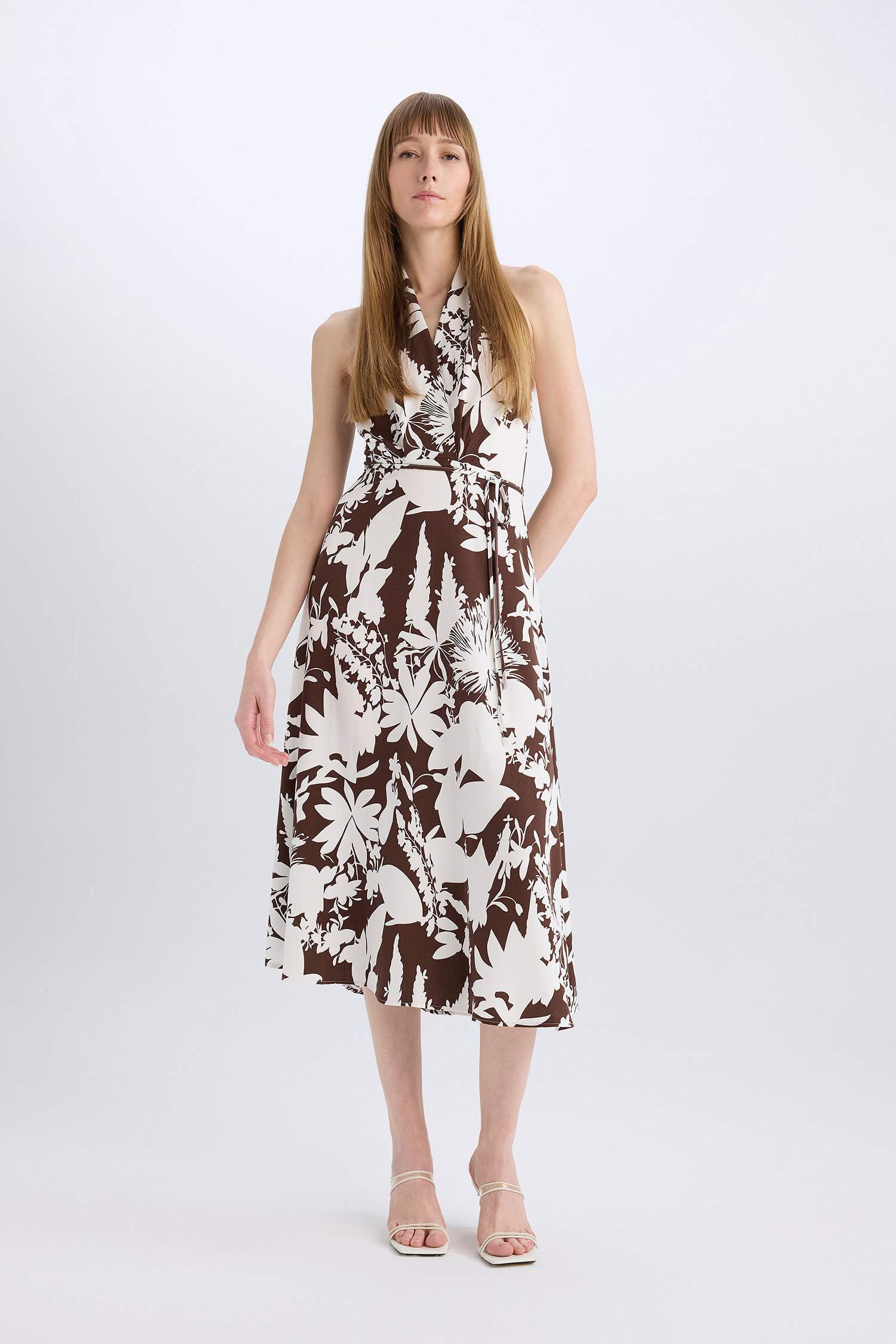 فستان طويل بدون كم ممزوج بالكتان