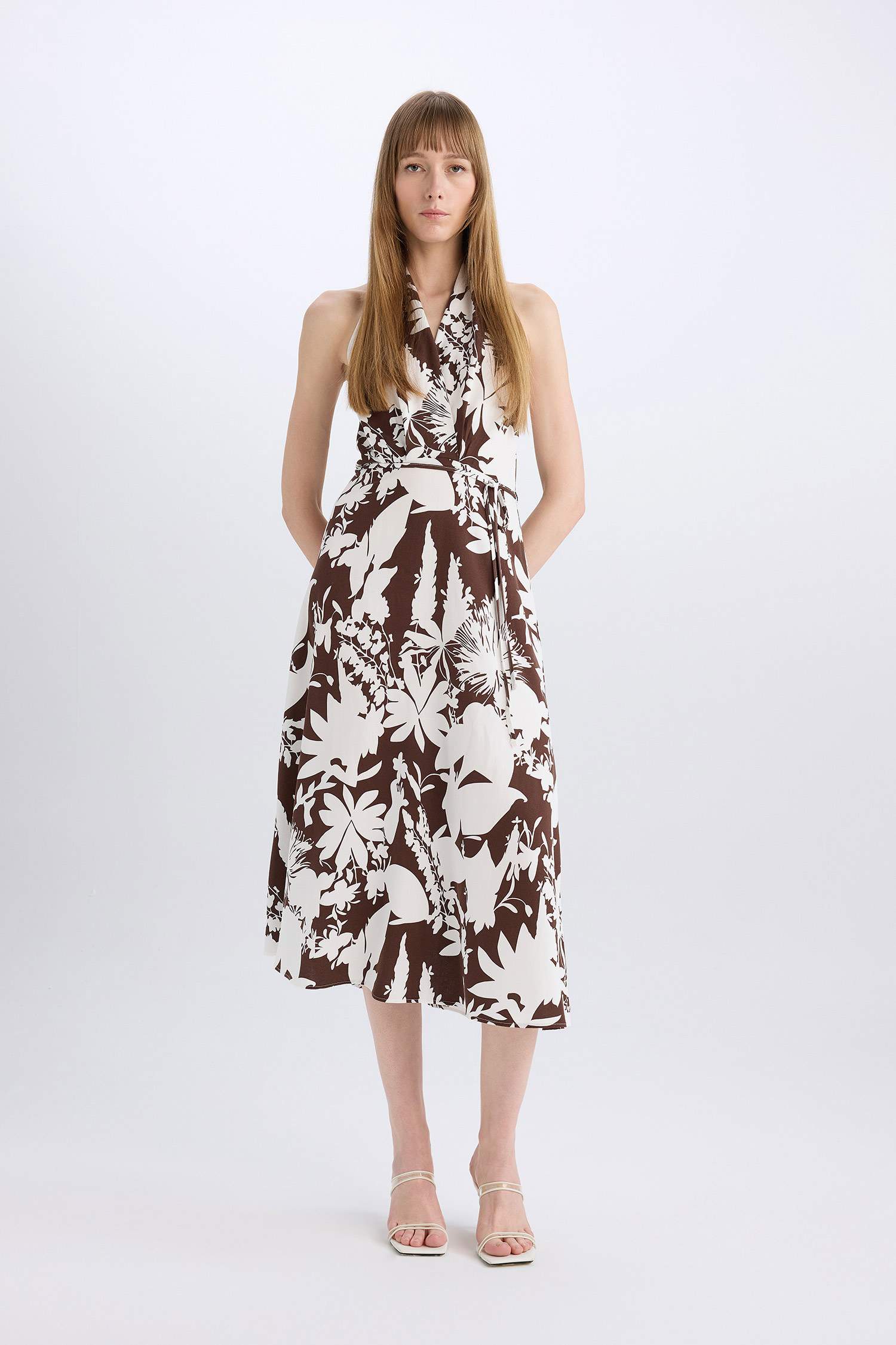 فستان طويل بدون كم ممزوج بالكتان