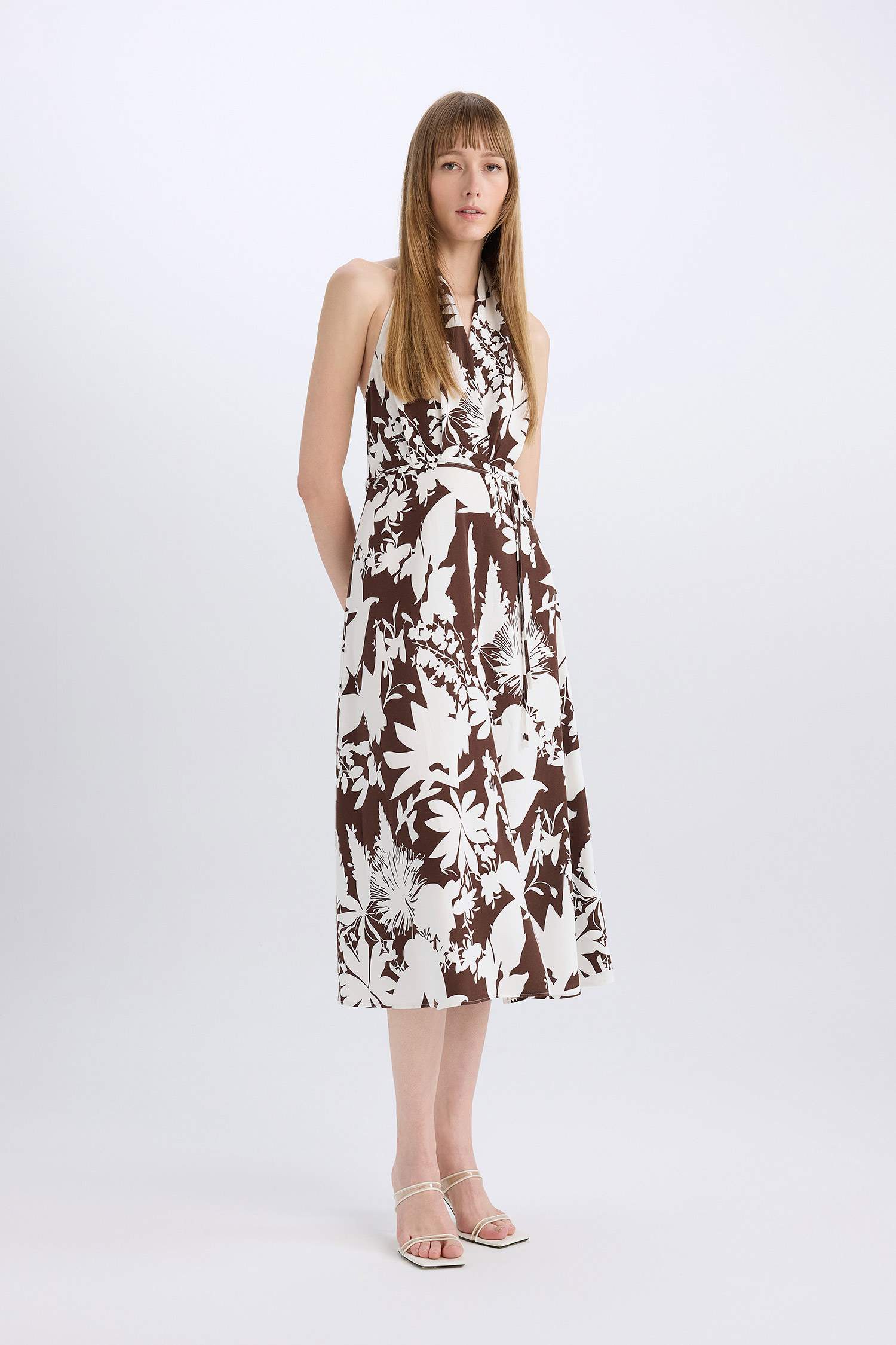 فستان طويل بدون كم ممزوج بالكتان