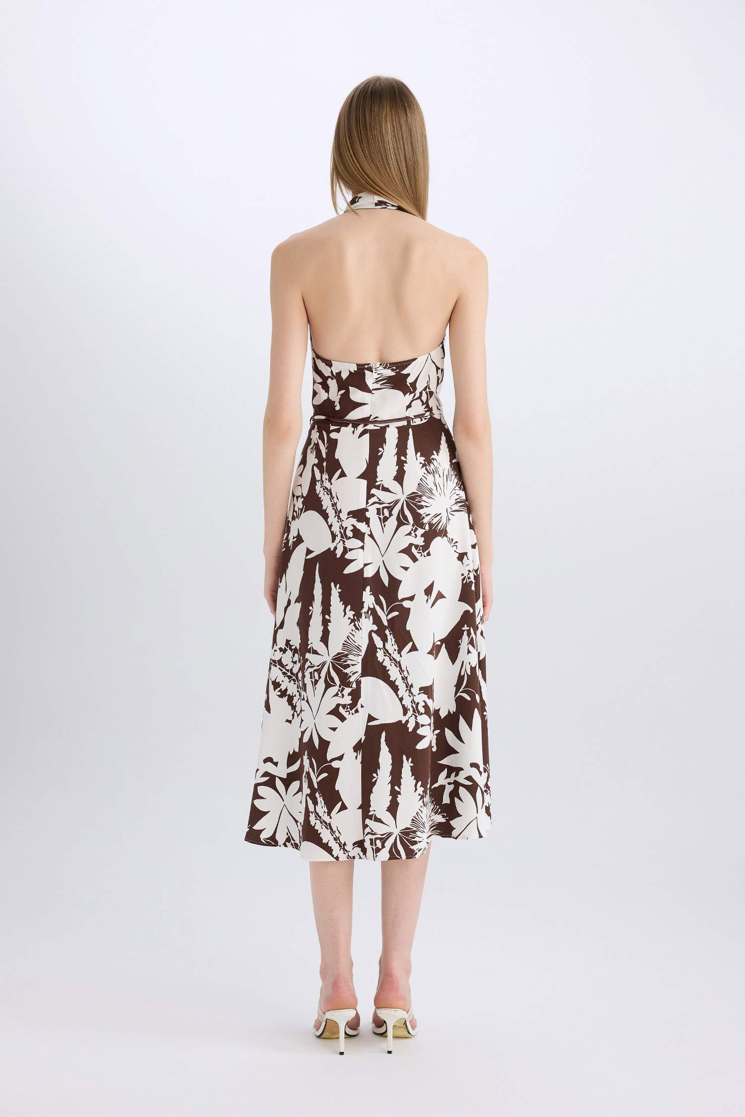 فستان طويل بدون كم ممزوج بالكتان