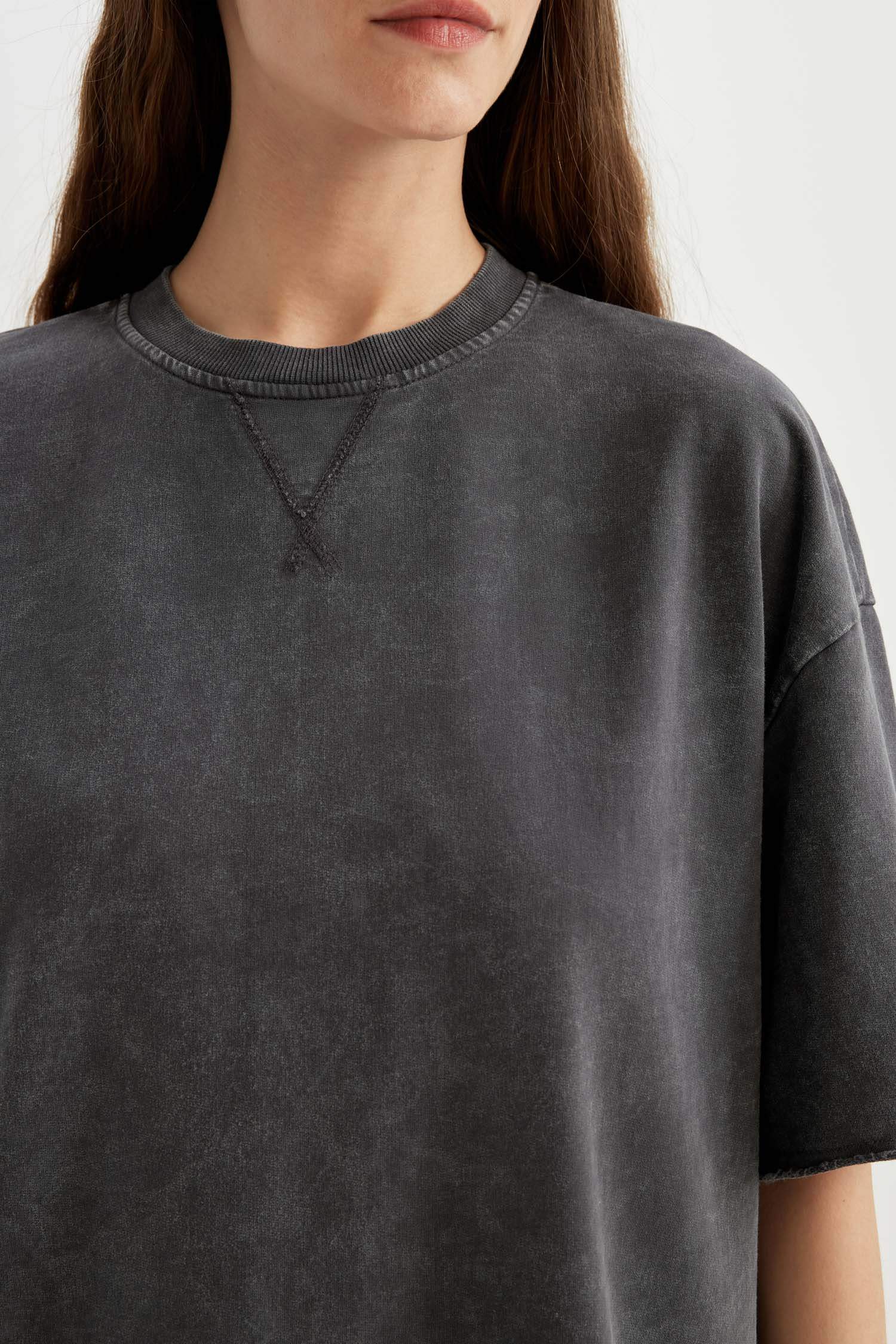 Relax Fit Bisiklet Yaka Soluk Efektli Kısa Kollu Tişört