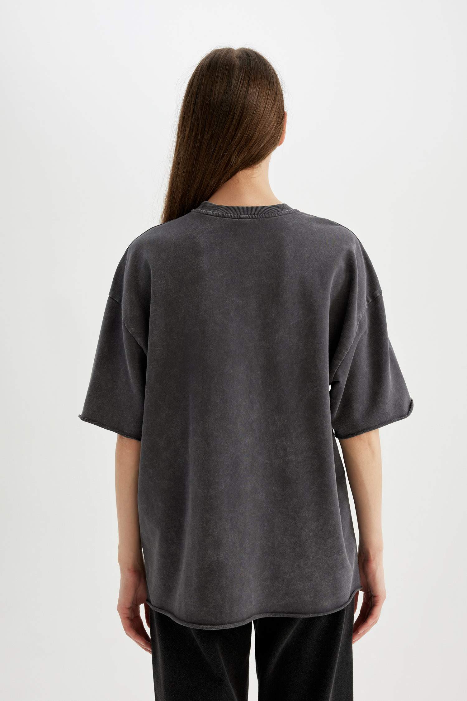 Relax Fit Bisiklet Yaka Soluk Efektli Kısa Kollu Tişört