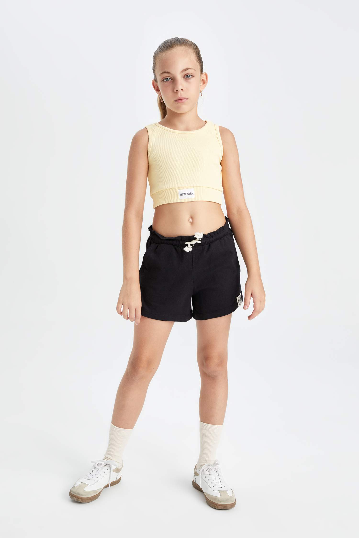 كروب توب بناتي بدون ردن بياخة مستديرة