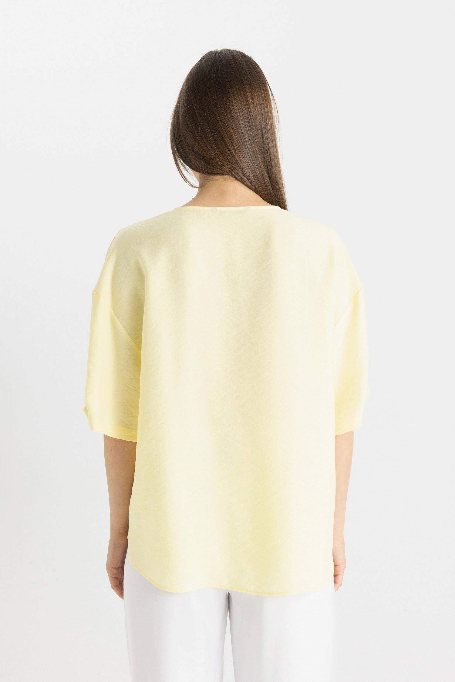 Regular Fit Round Collar Short Sleeve Blouse