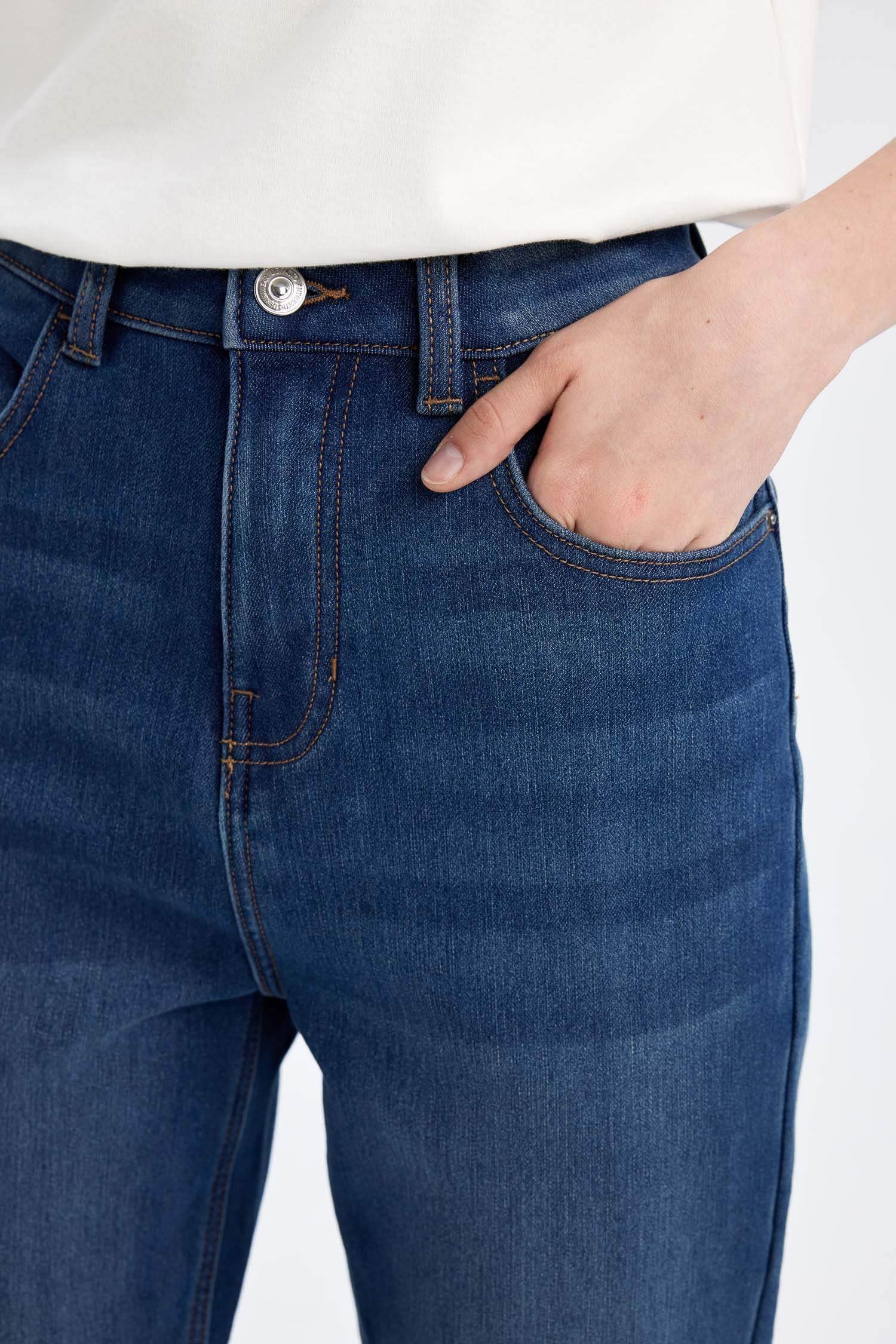 Lina Comfort Mom High Waist Ankle Length Jeans