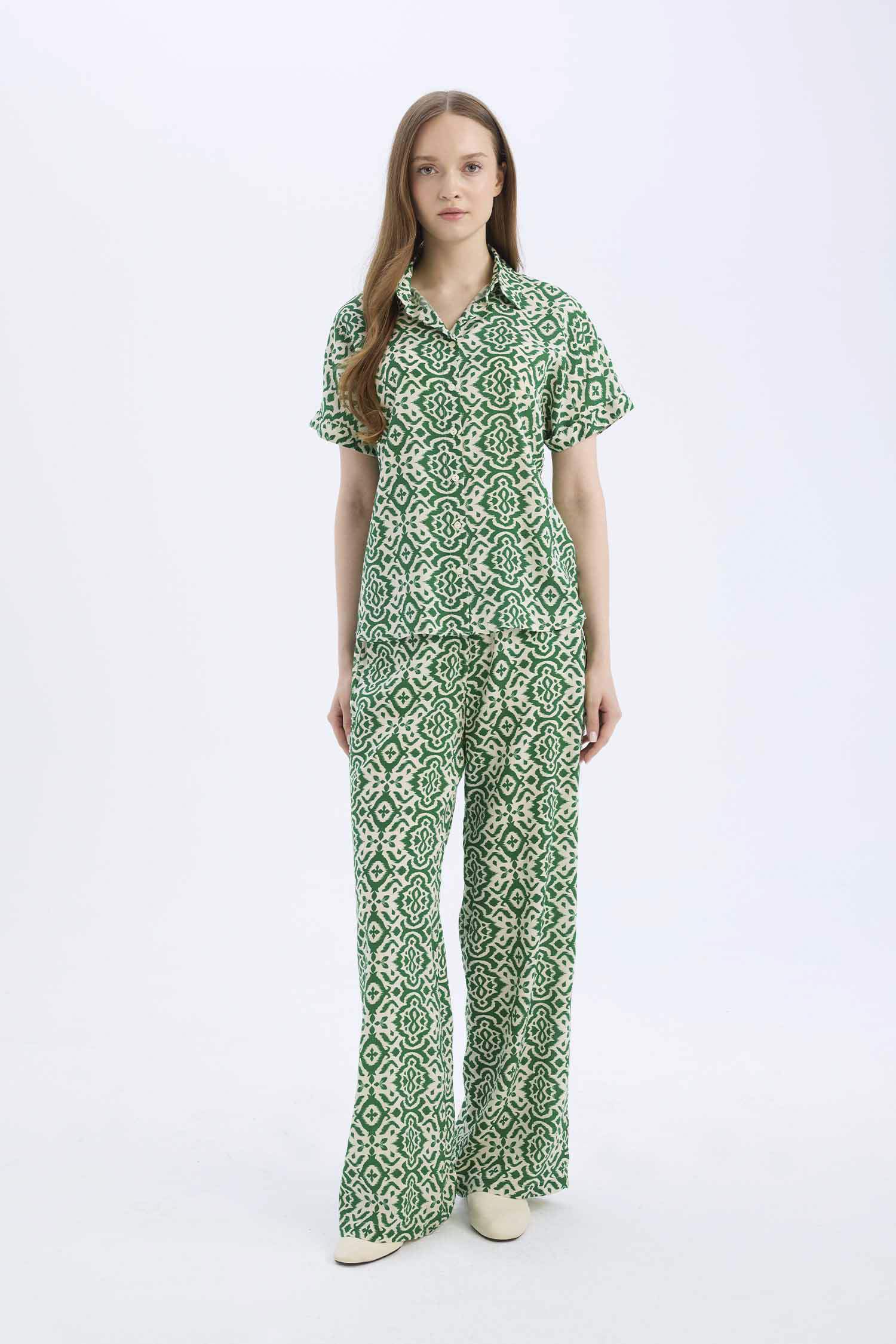 қалыпты пішім Қысқа жеңді жейде