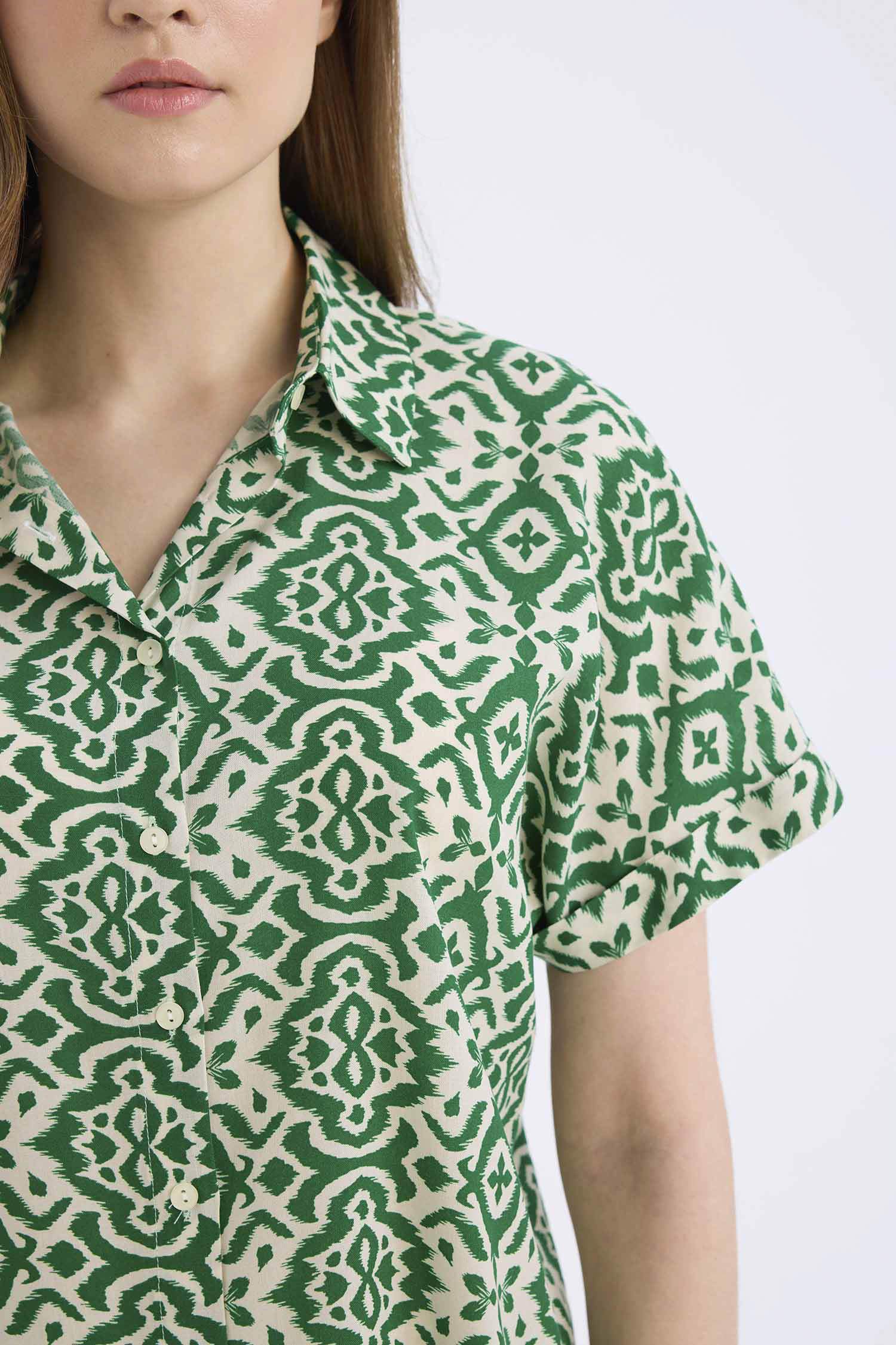 қалыпты пішім Қысқа жеңді жейде