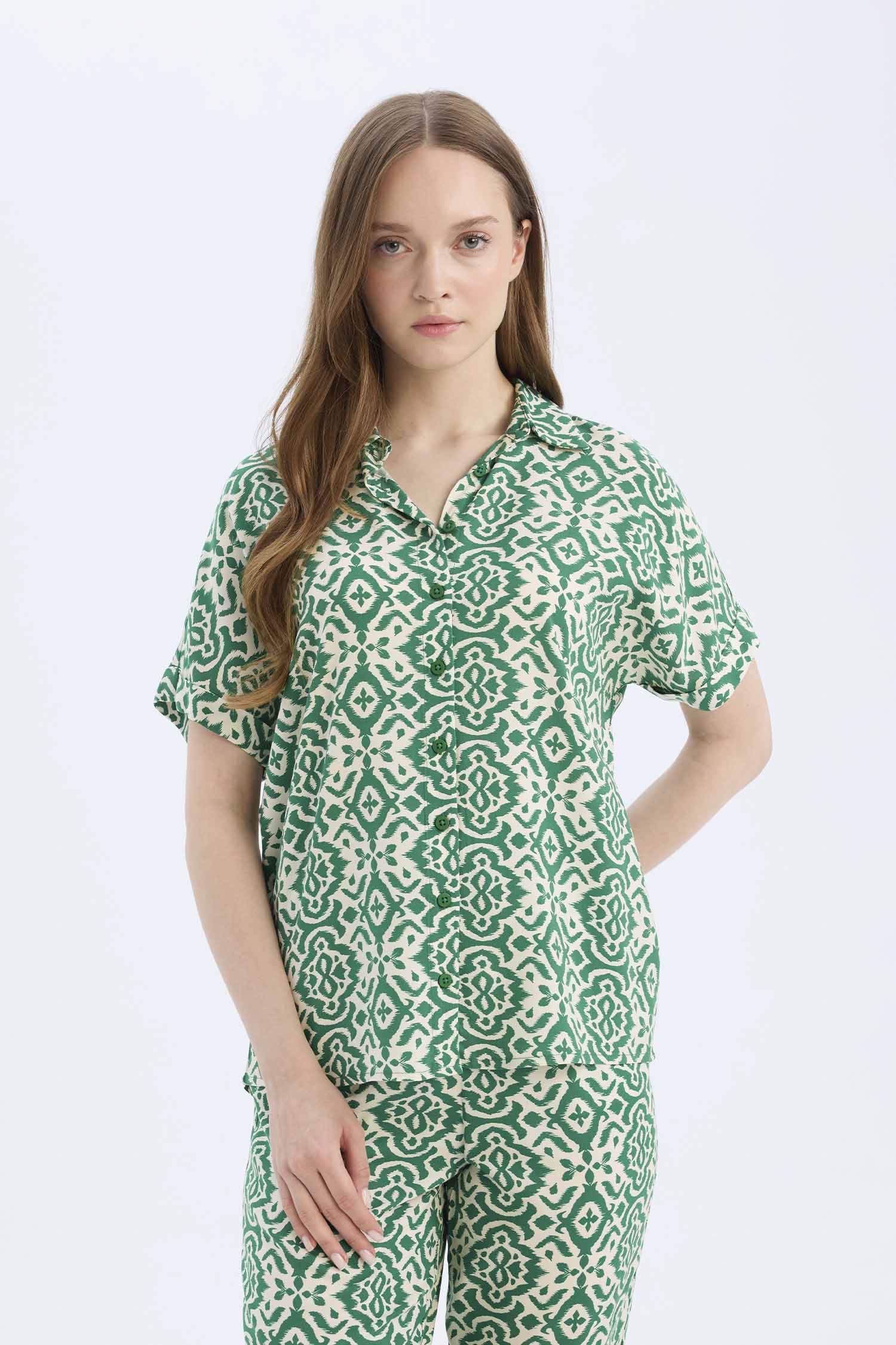 قميص نص ردن قصة عادية