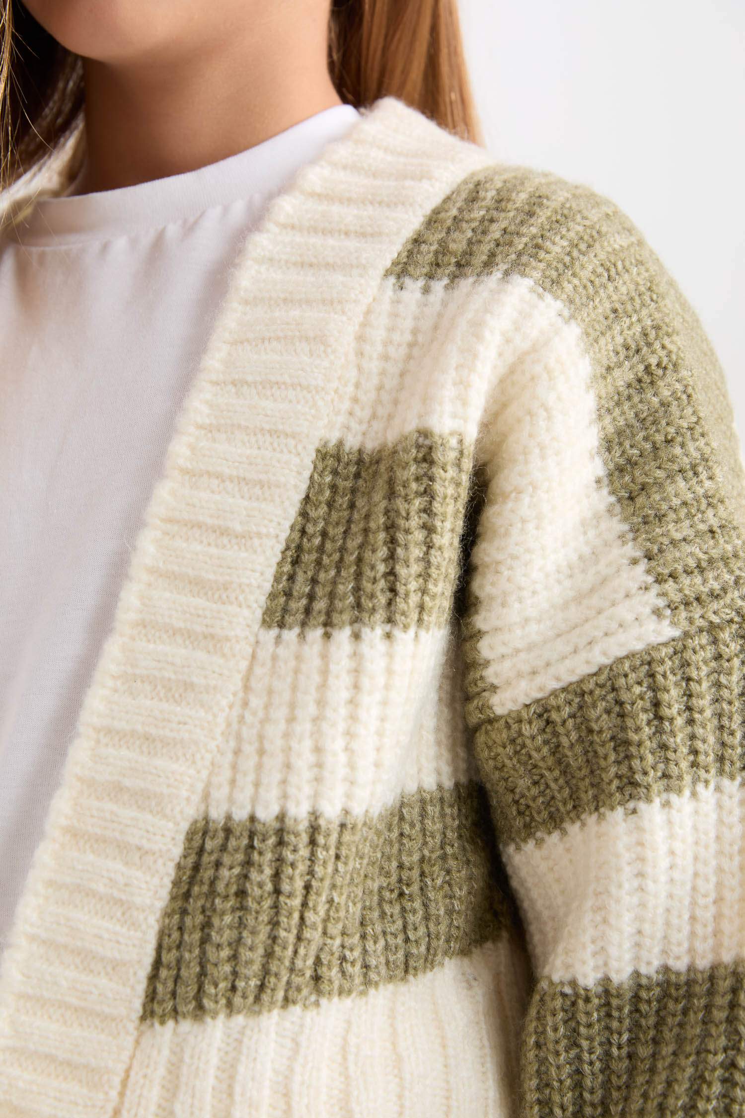 Kız Çocuk V Yaka Çizgili Düğmeli Triko Hırka