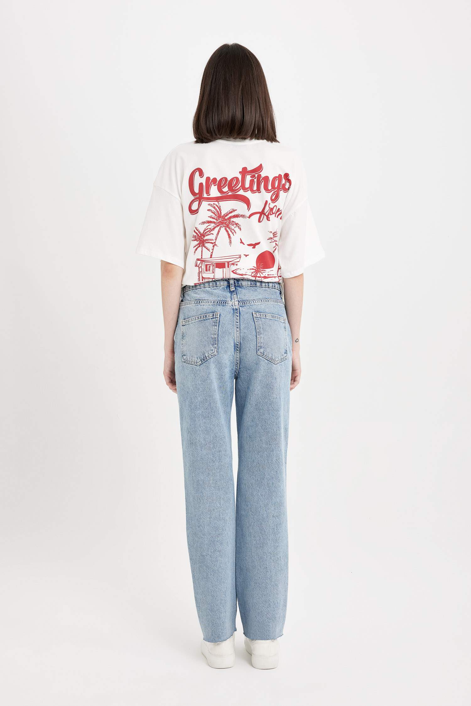 سروال جينز قصة مستقيمة وخصر عالي