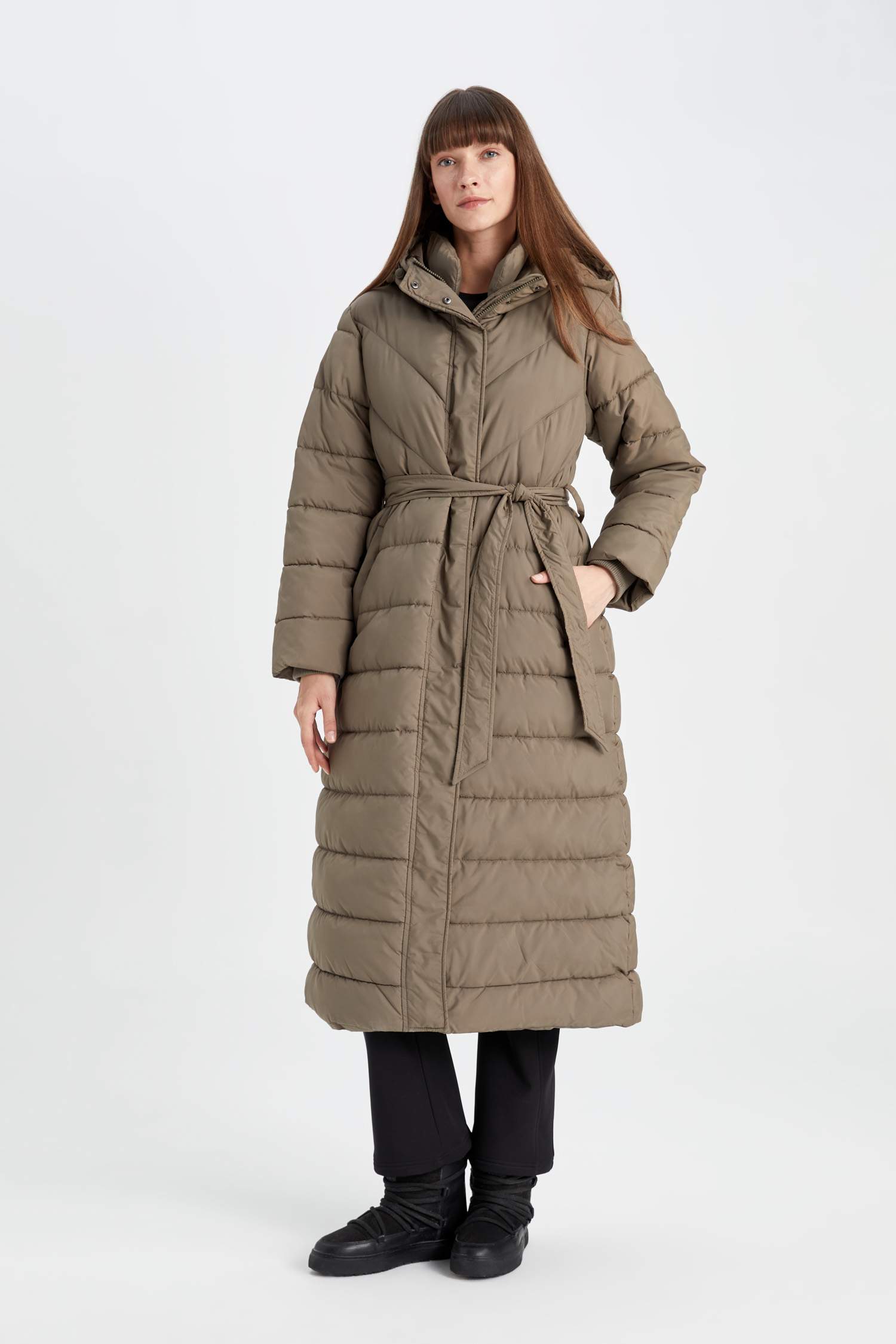 جاكيت طويل تقيل قصة عادية بكابيشون وتر برووف بحزام