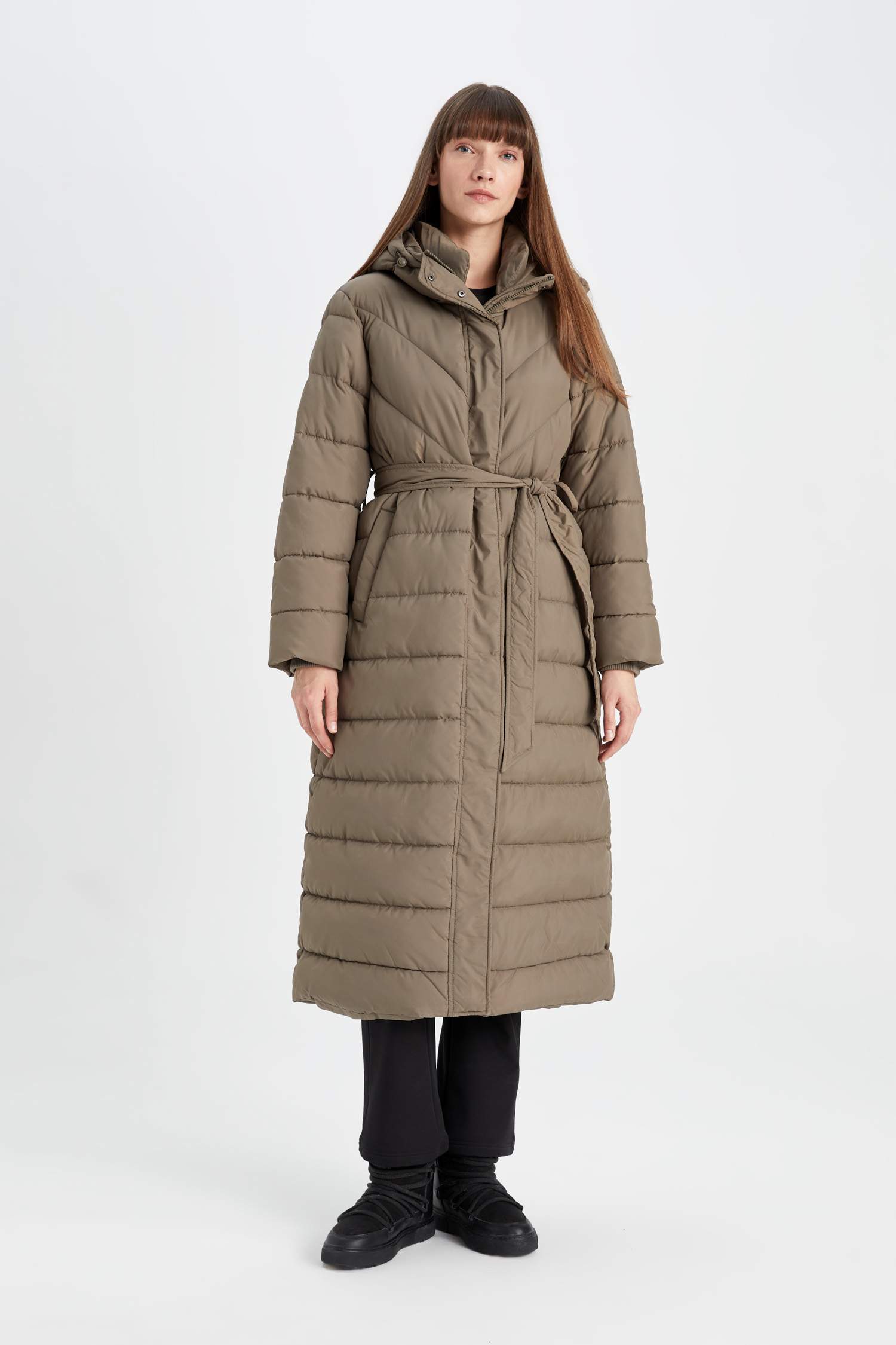 جاكيت طويل تقيل قصة عادية بكابيشون وتر برووف بحزام