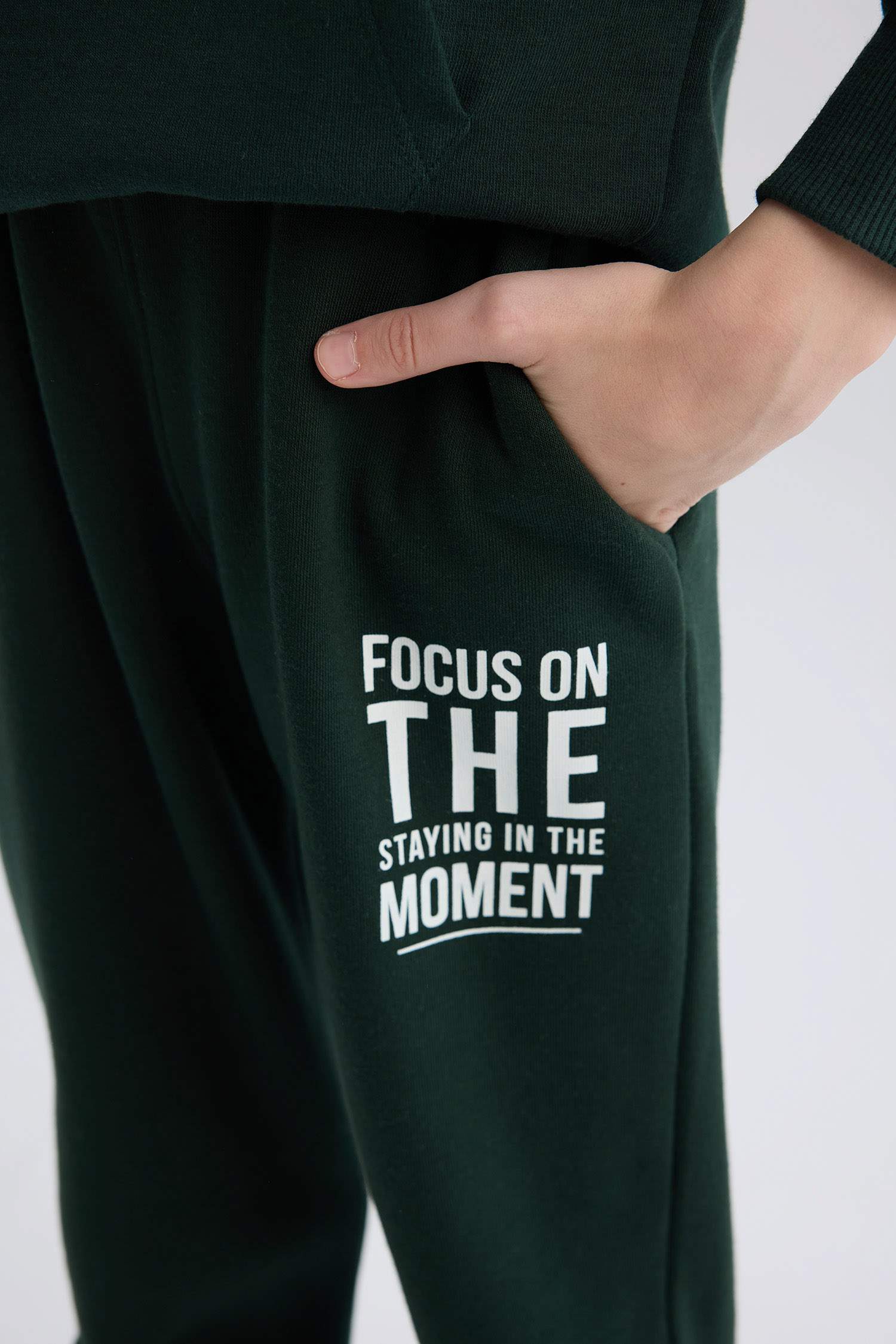 Boy Elastic Waist Leg Thick Sweatpants