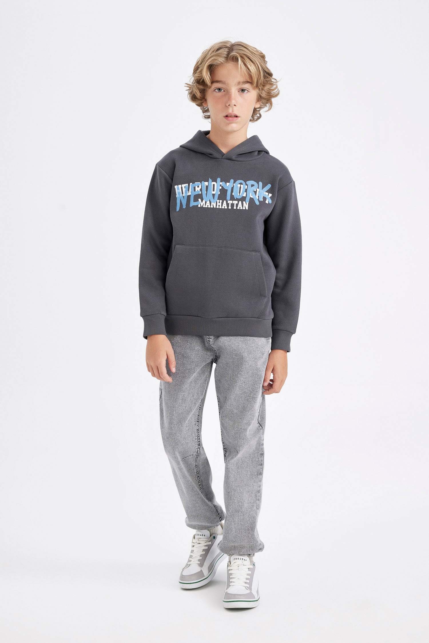 Erkek Çocuk Gri Kapüşonlu Cepli Sırt Baskılı Sweatshirt