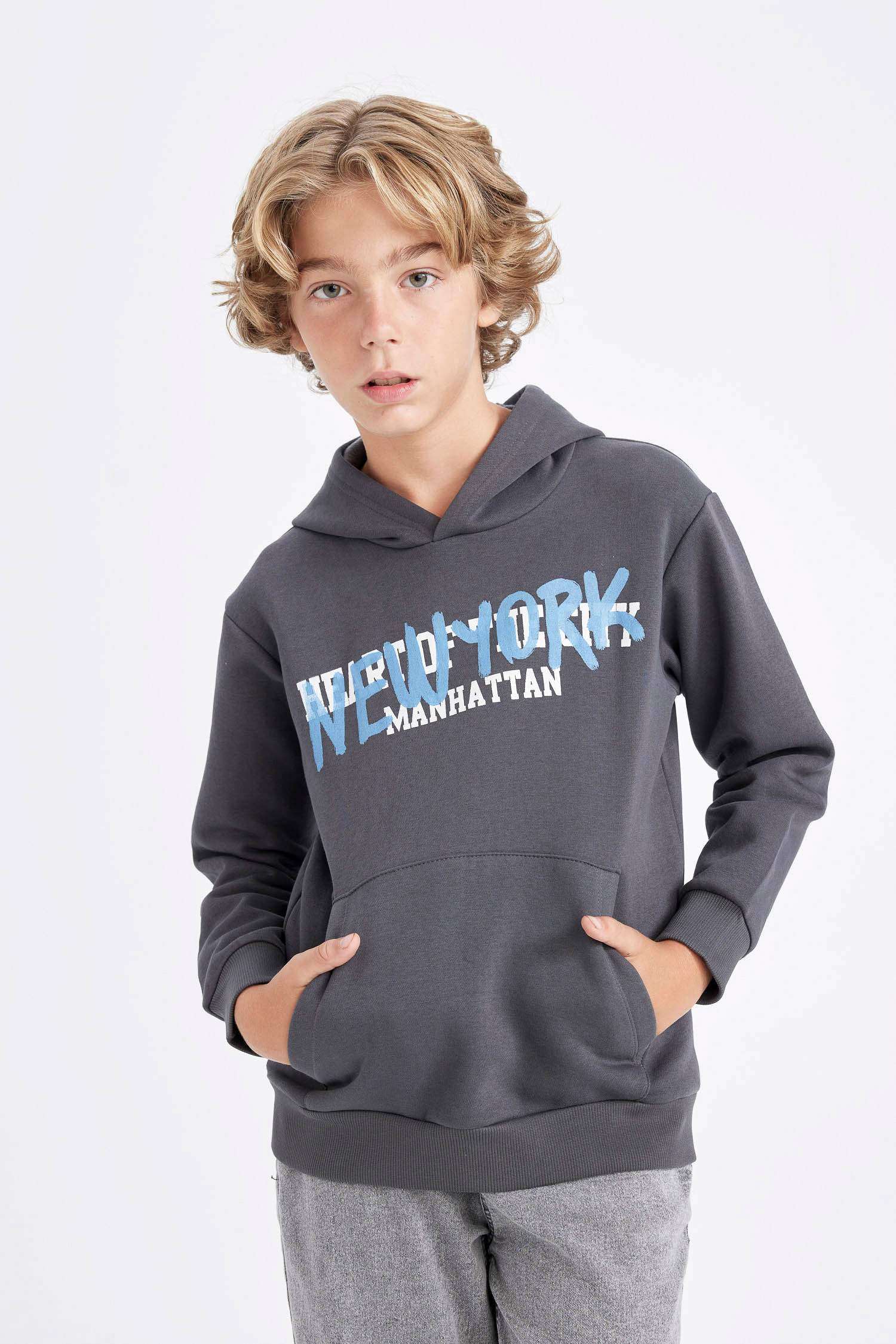 Erkek Çocuk Gri Kapüşonlu Cepli Sırt Baskılı Sweatshirt